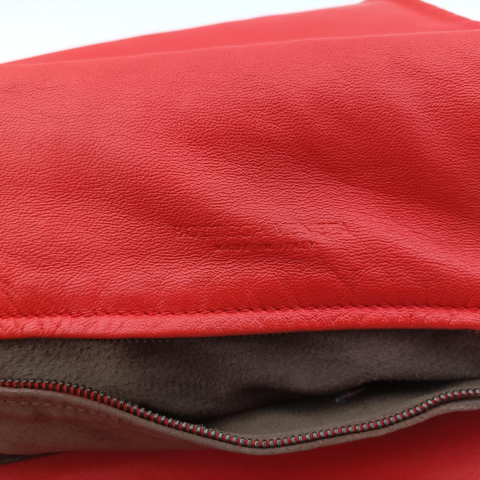 Pre-owned Bottega Veneta Hobo Intrecciato Red lambskin  shoulderbag | stylenewstar