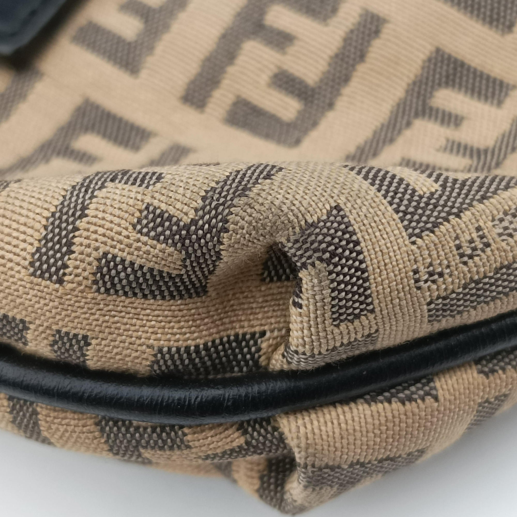 Secondhand Fendi Zucchino Beige canvas 8BT075 shoulderbag | stylenewstar