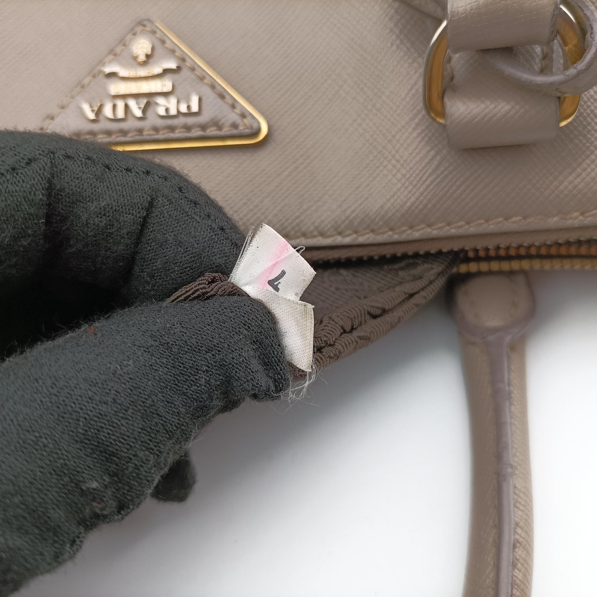 Secondhand Prada Galleria beige SAFFIANO Leather BN2274 handbag | stylenewstar