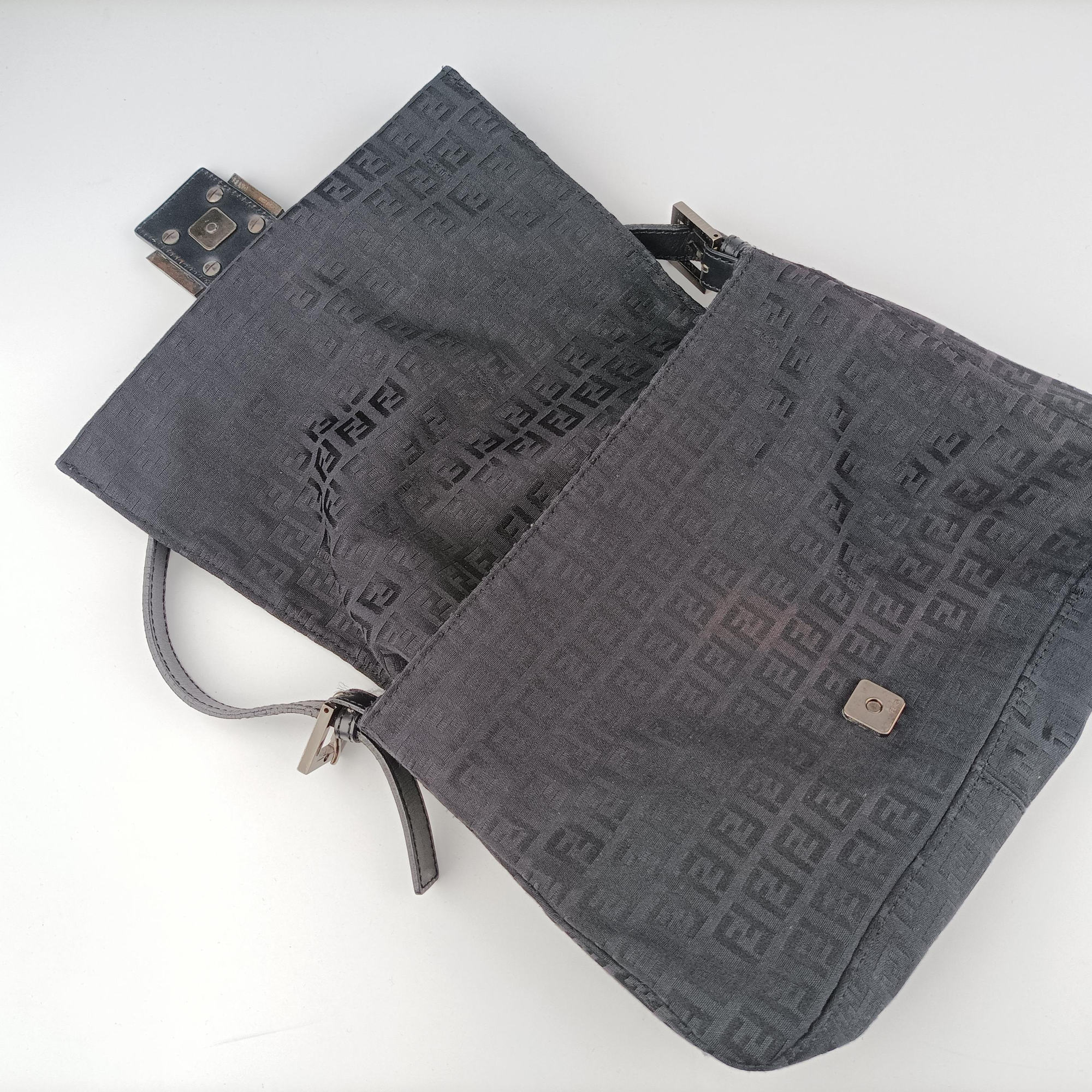 Pre-owned Fendi Baguette Zucchino Black canvas×leather 8BR001 shoulderbag | stylenewstar