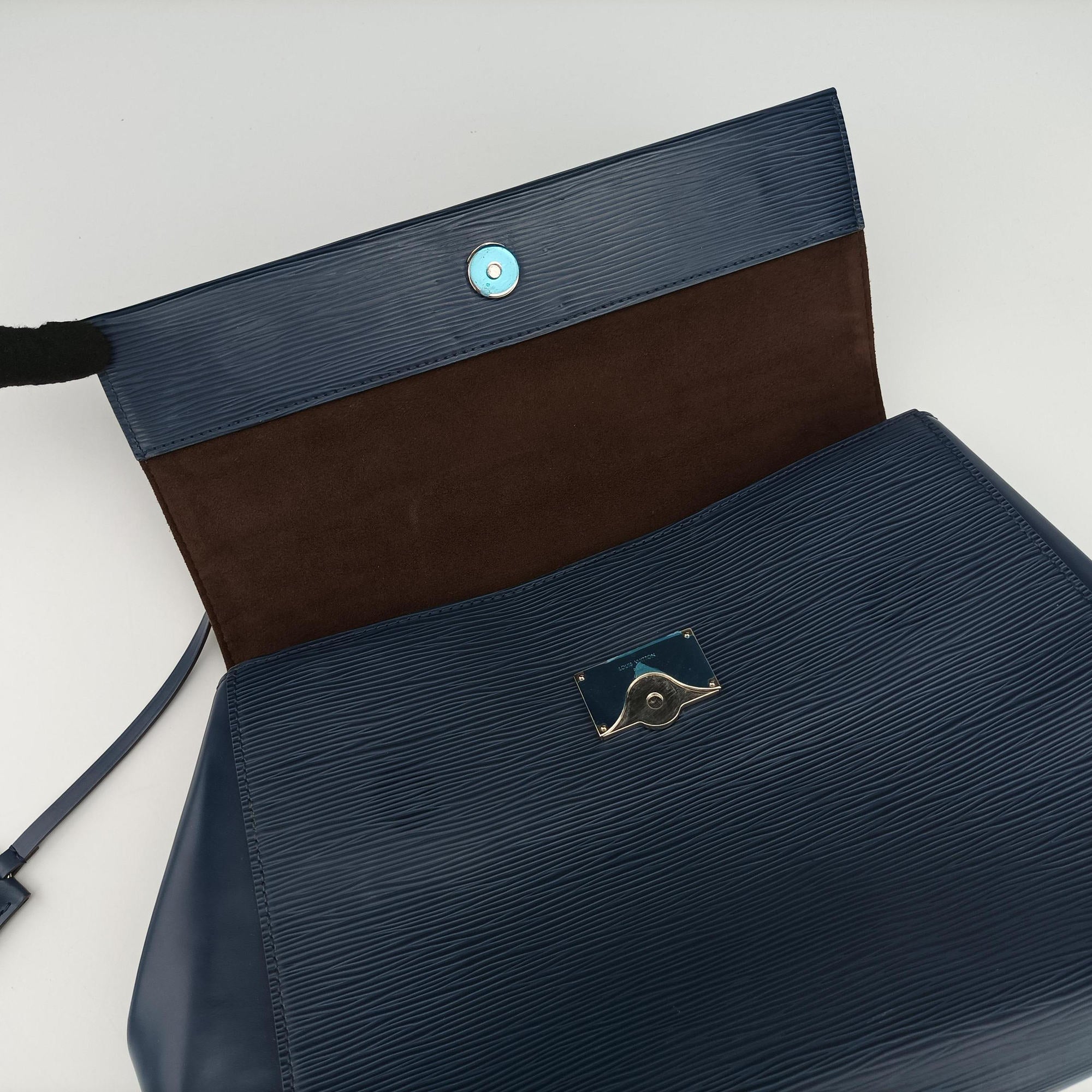 Pre-owned Louis Vuitton Cluny MM Navy Epi M41299 handbag | stylenewstar