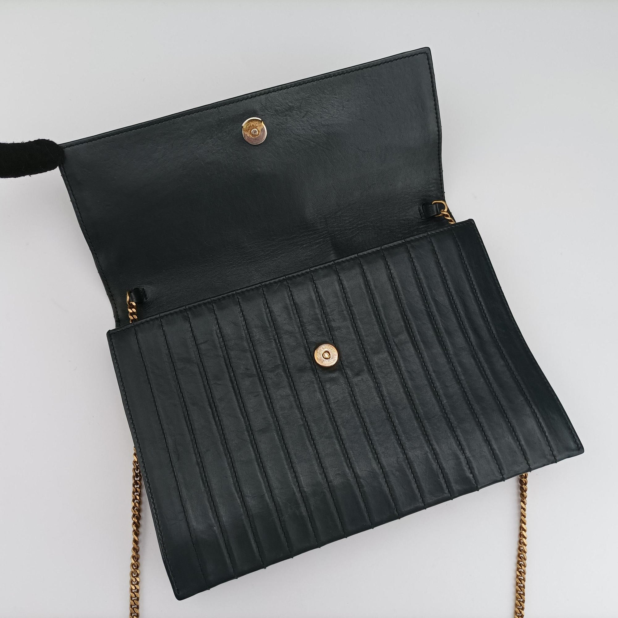 Pre-owned Yves Saint Laurent VICTOIRE Green Leather 555035 shoulderbag | stylenewstar