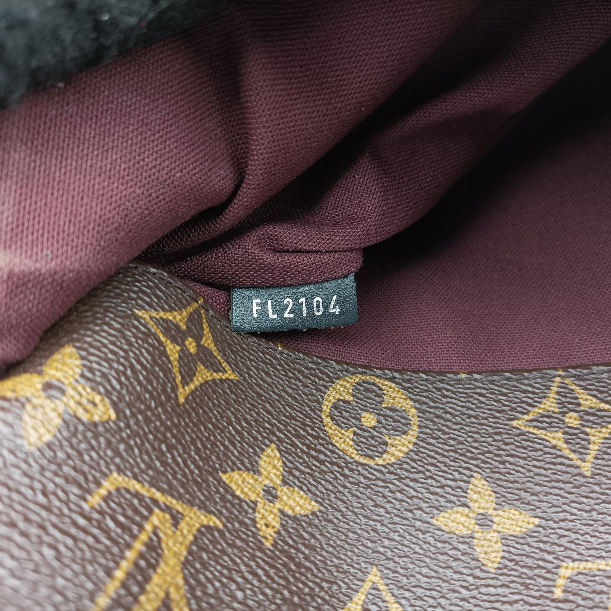 Vintage Louis Vuitton District MM Monogram Macassar Monogram canvas M40934 shoulderbag | stylenewstar