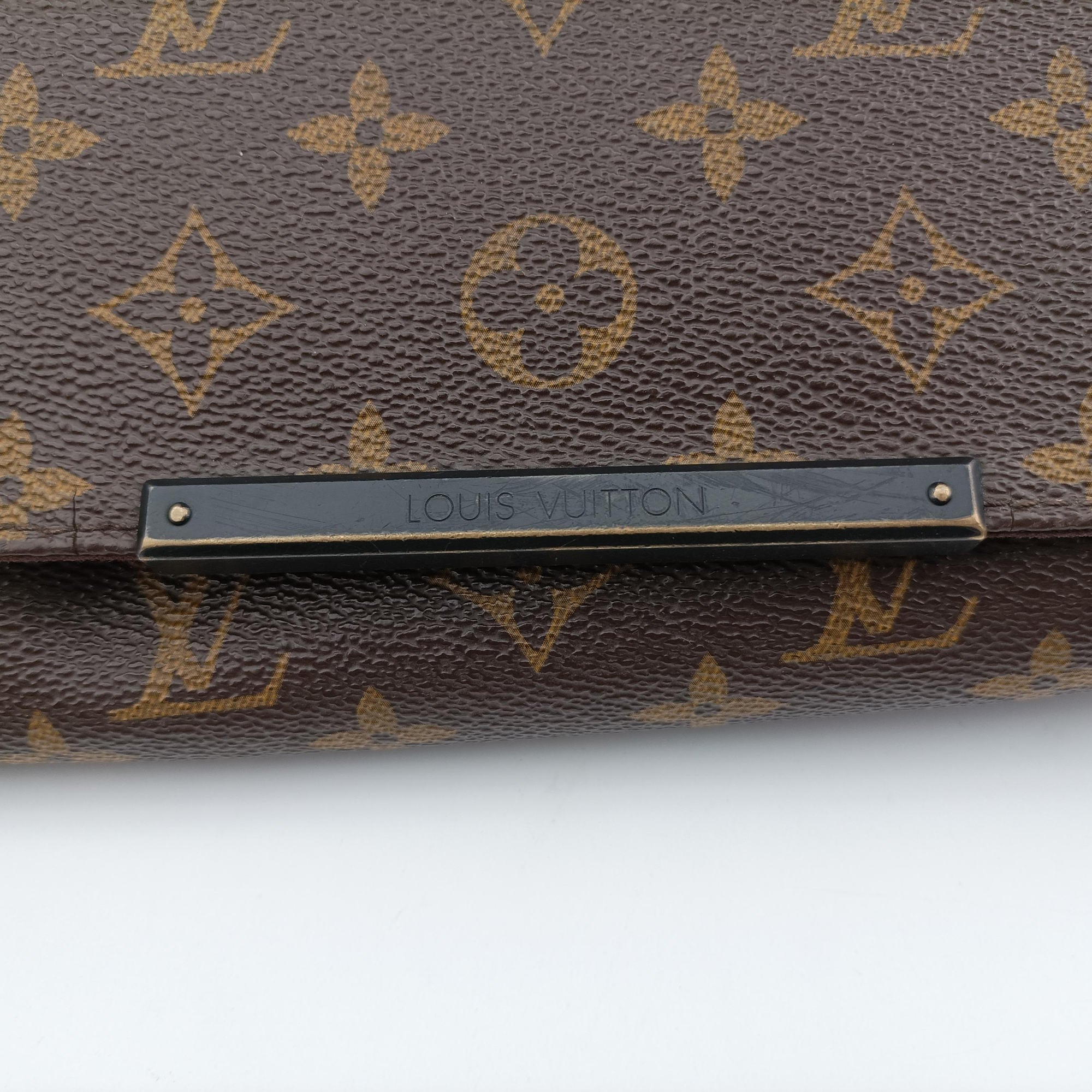 Vintage Louis Vuitton District MM Monogram Macassar Monogram canvas M40934 shoulderbag | stylenewstar