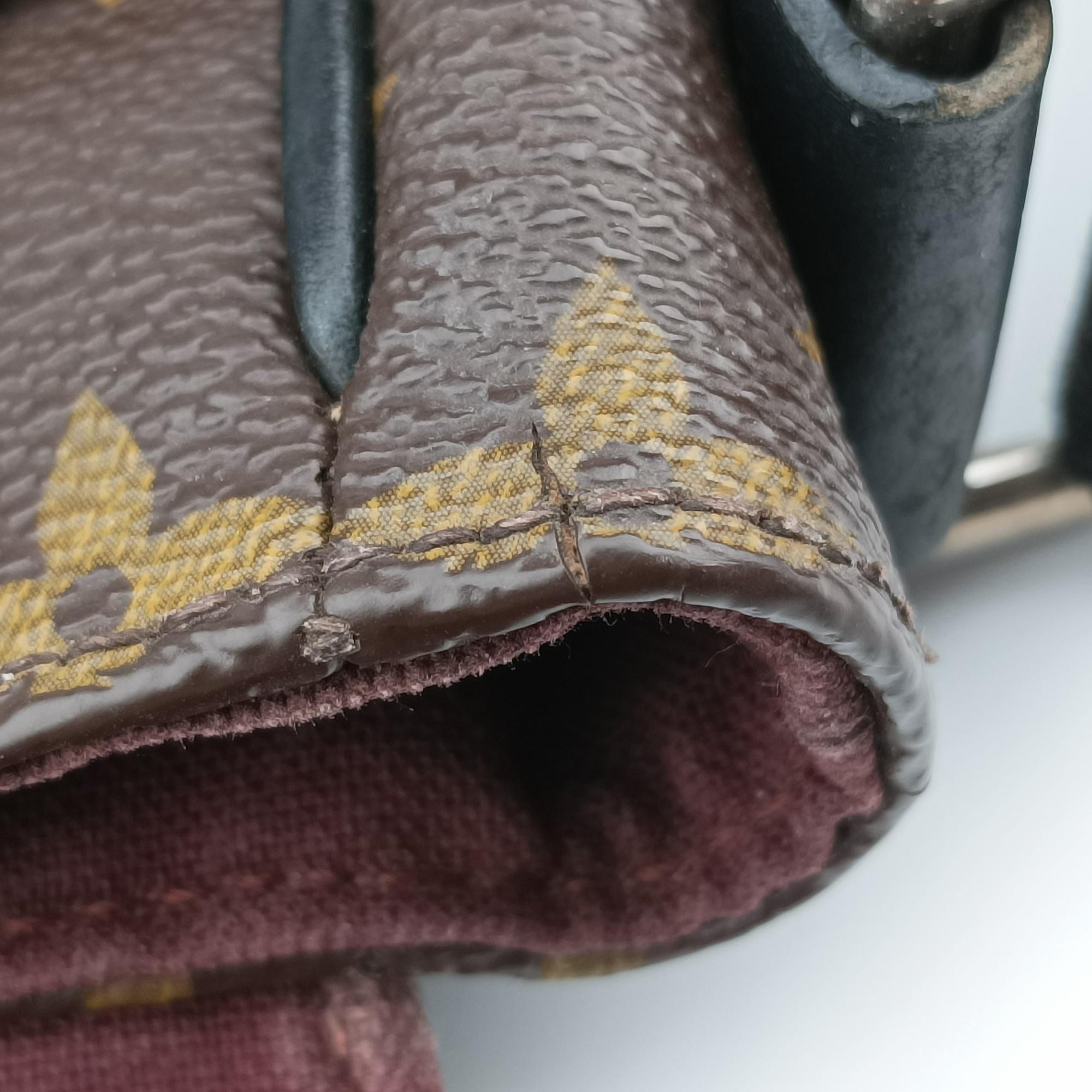 Vintage Louis Vuitton District MM Monogram Macassar Monogram canvas M40934 shoulderbag | stylenewstar