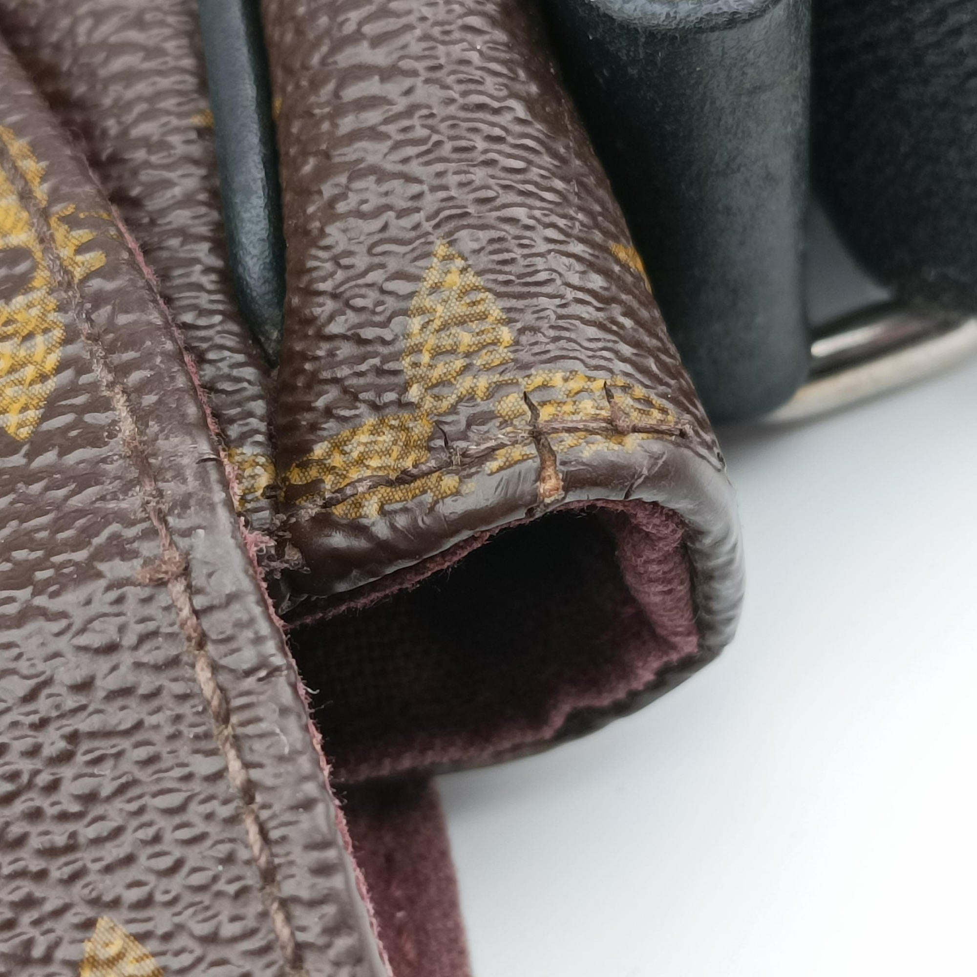 Vintage Louis Vuitton District MM Monogram Macassar Monogram canvas M40934 shoulderbag | stylenewstar