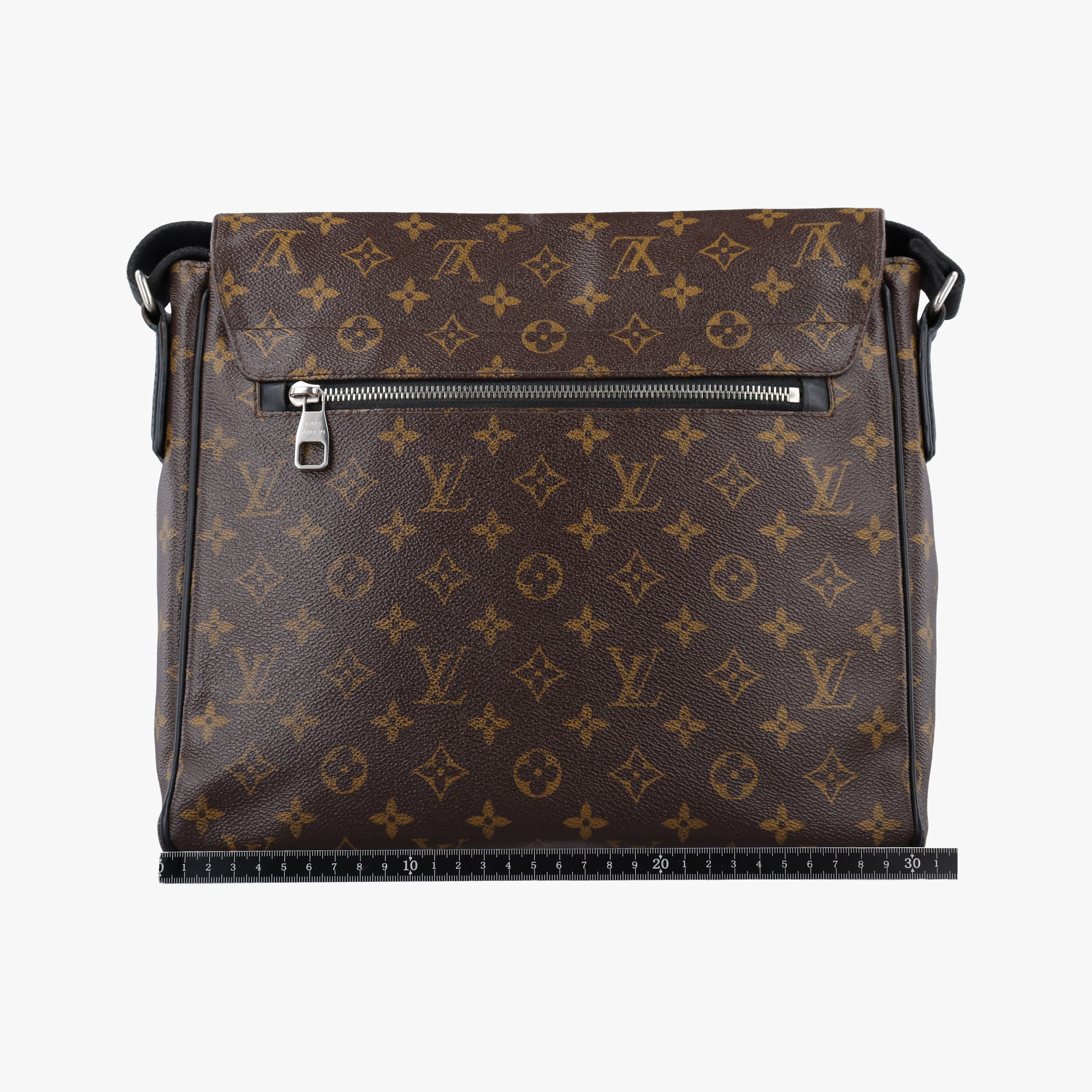Vintage Louis Vuitton District MM Monogram Macassar Monogram canvas M40934 shoulderbag | stylenewstar