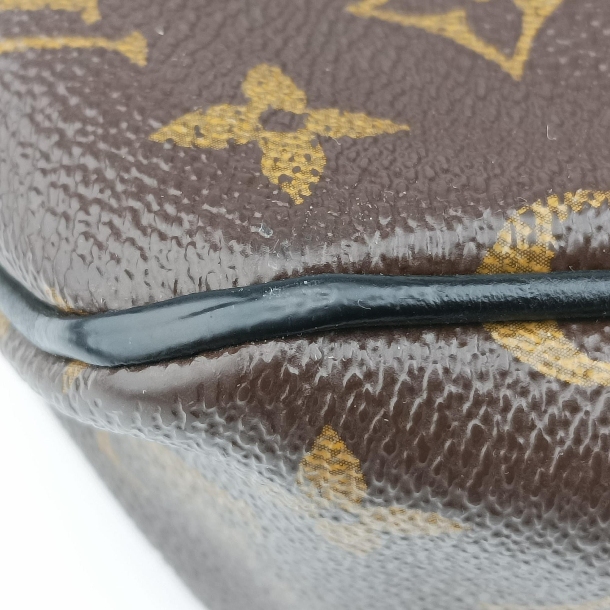 Vintage Louis Vuitton District MM Monogram Macassar Monogram canvas M40934 shoulderbag | stylenewstar