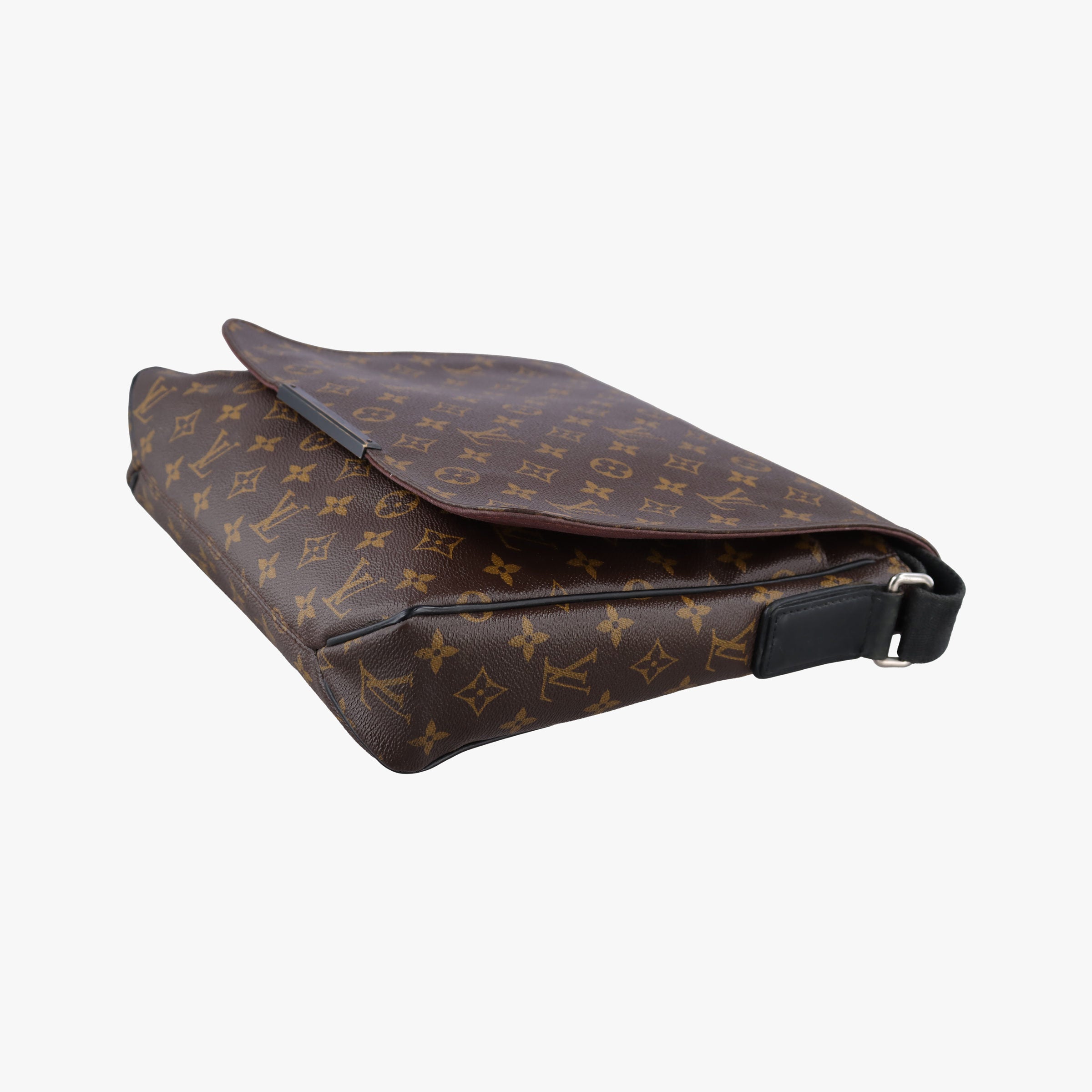 Vintage Louis Vuitton District MM Monogram Macassar Monogram canvas M40934 shoulderbag | stylenewstar