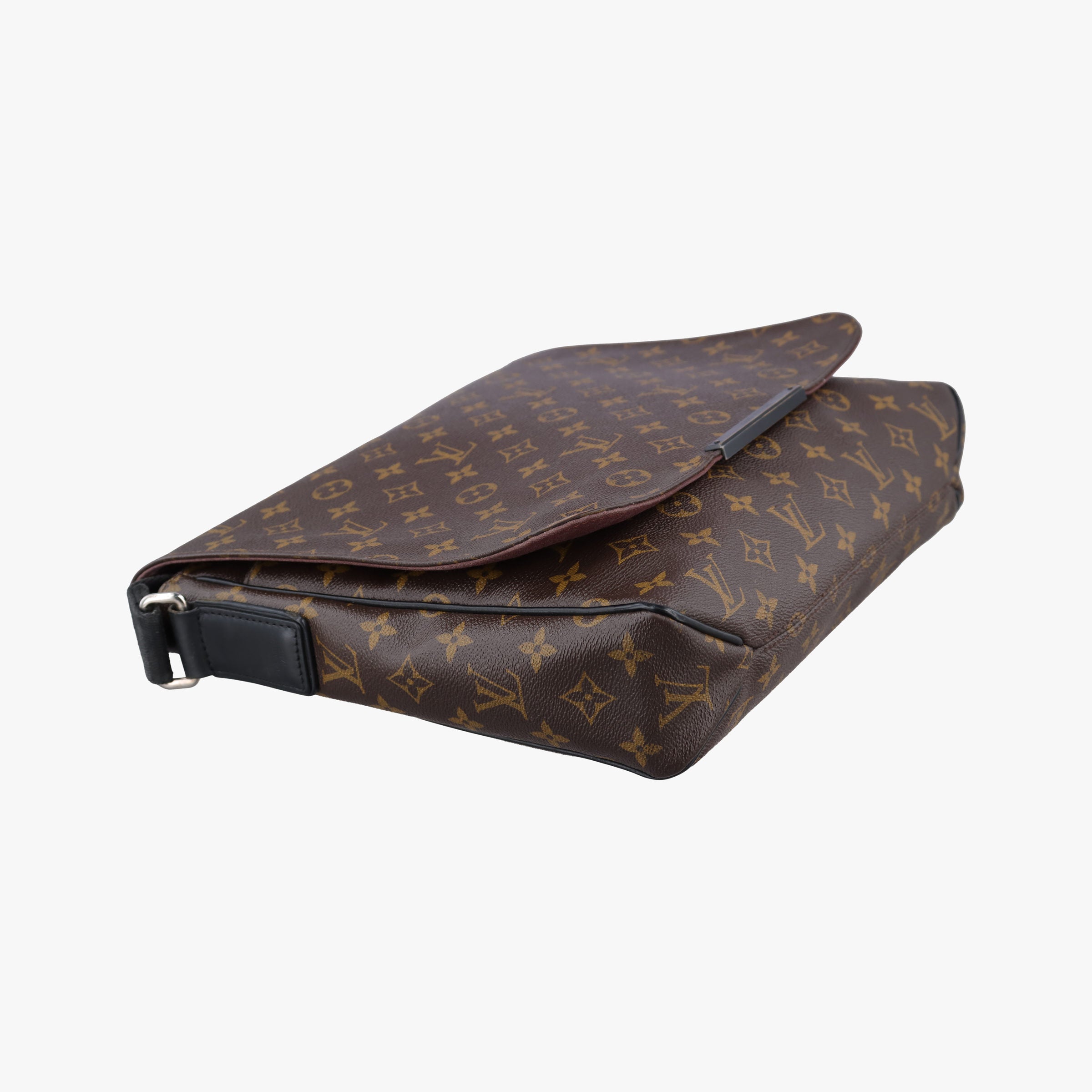 Vintage Louis Vuitton District MM Monogram Macassar Monogram canvas M40934 shoulderbag | stylenewstar