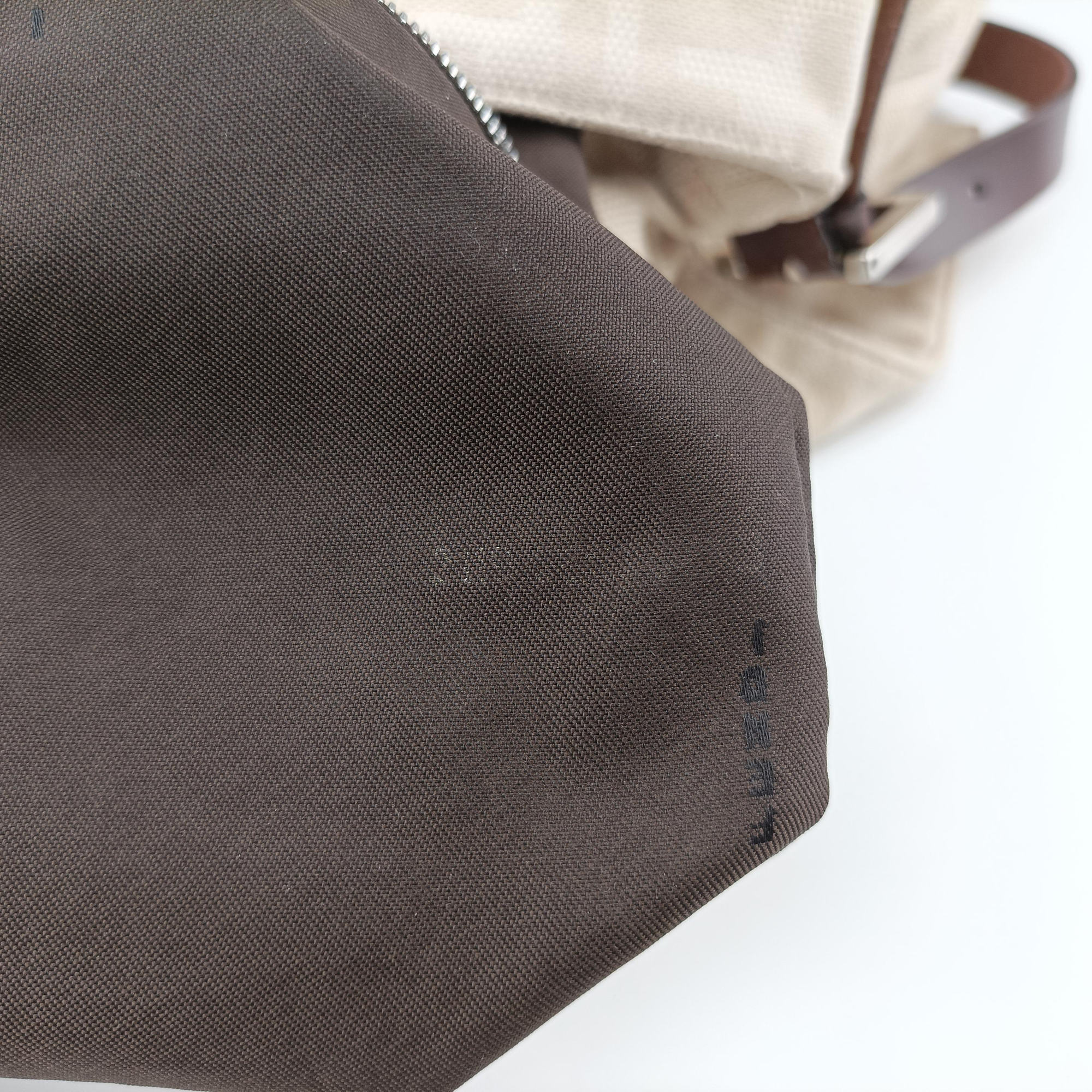 Pre-owned Fendi Mamma Bucket White canvas×leather  shoulderbag | stylenewstar