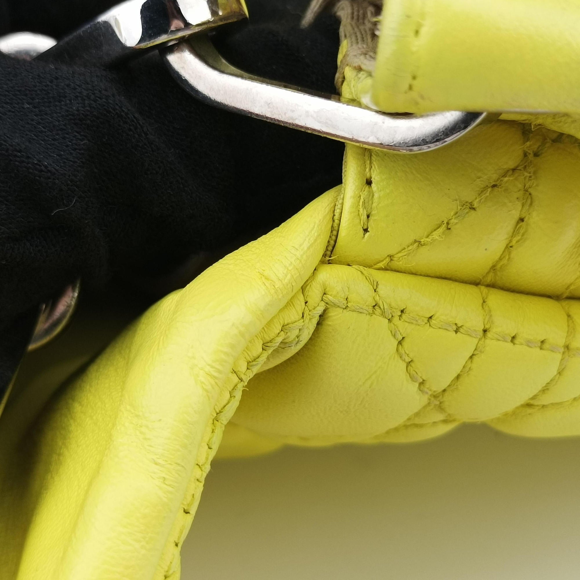 Pre-owned Christian Dior New Rock Yellow lambskin  shoulderbag | stylenewstar