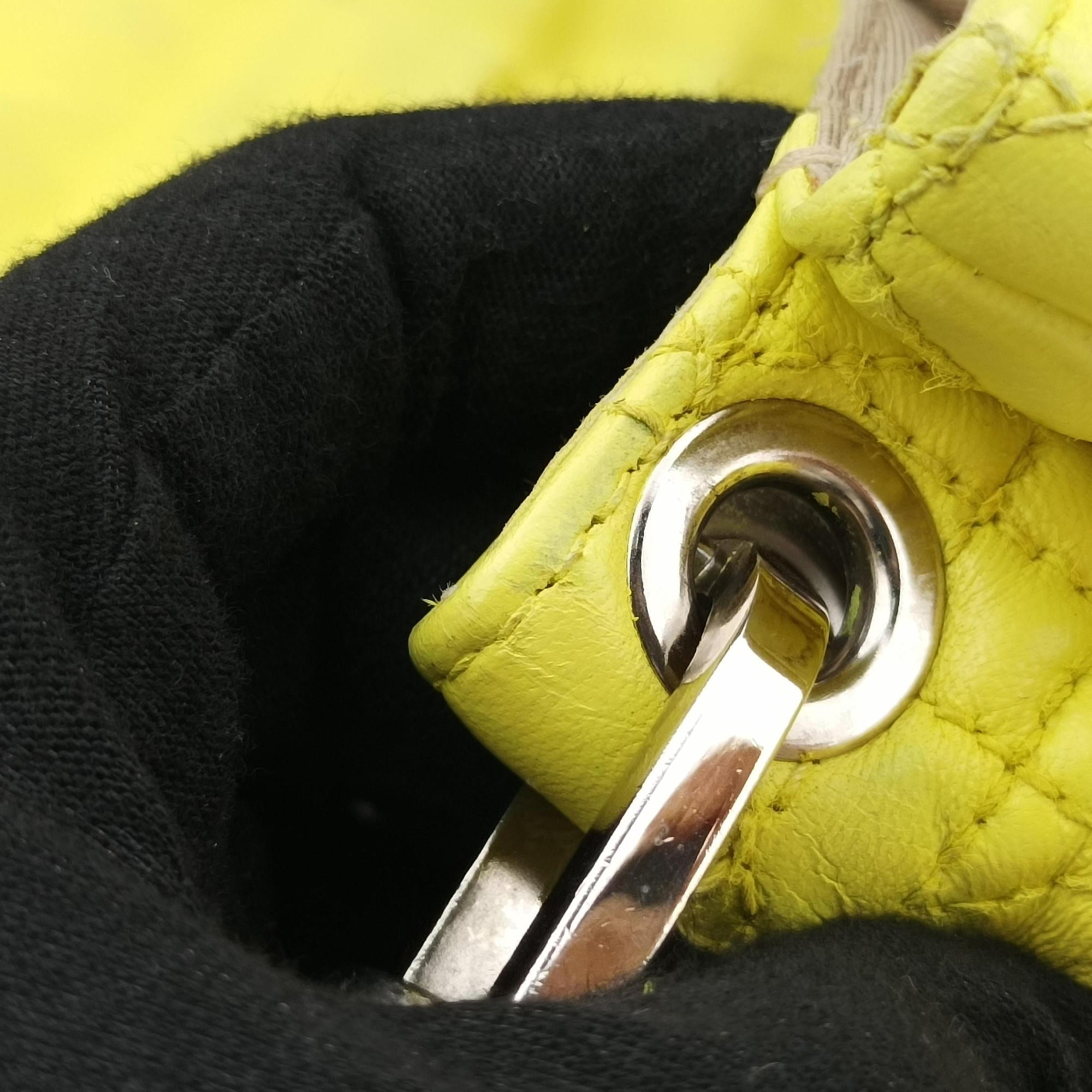 Pre-owned Christian Dior New Rock Yellow lambskin  shoulderbag | stylenewstar
