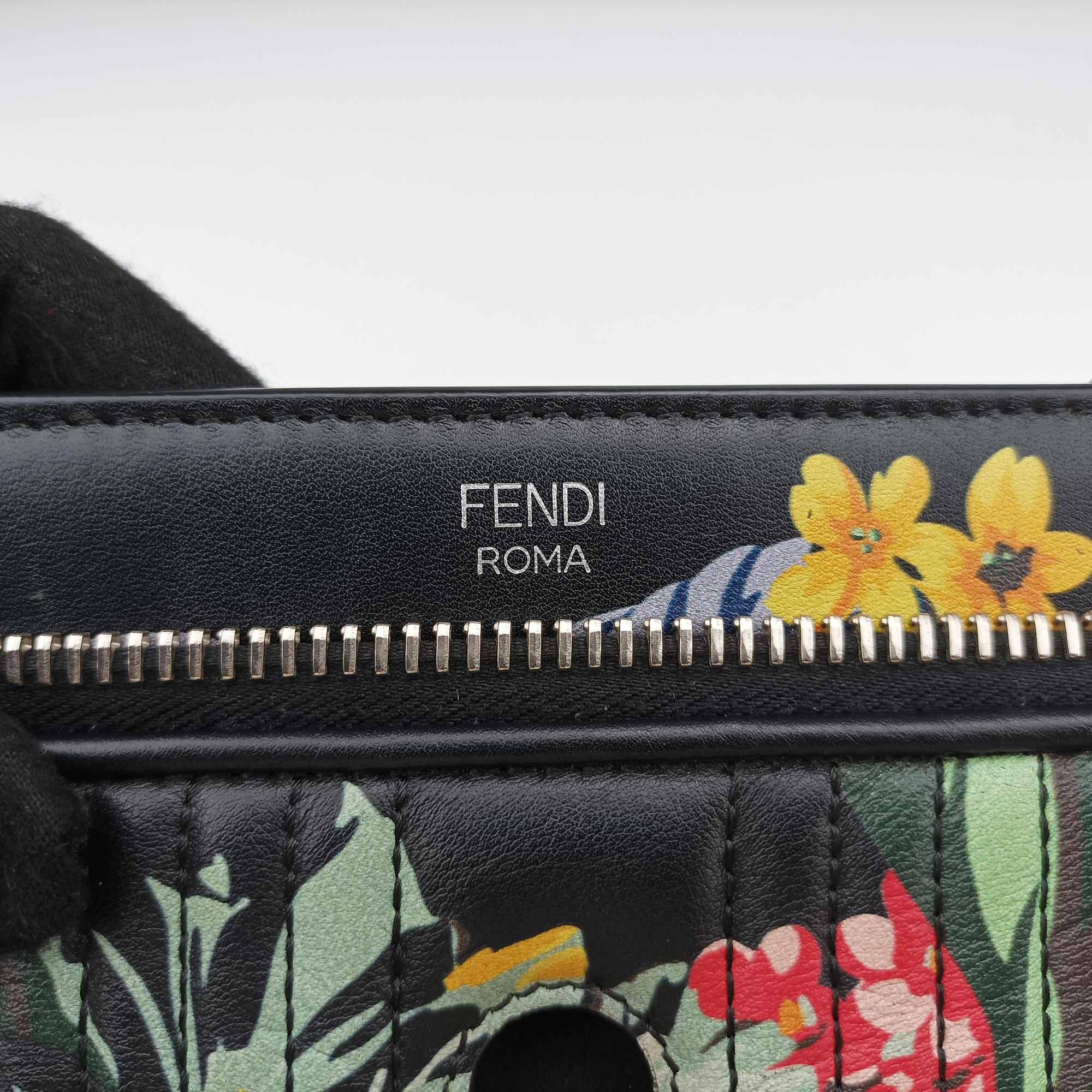 Pre-owned Fendi Dotcom Click Small Black×Multicolour Leather 8BN299 shoulderbag | stylenewstar