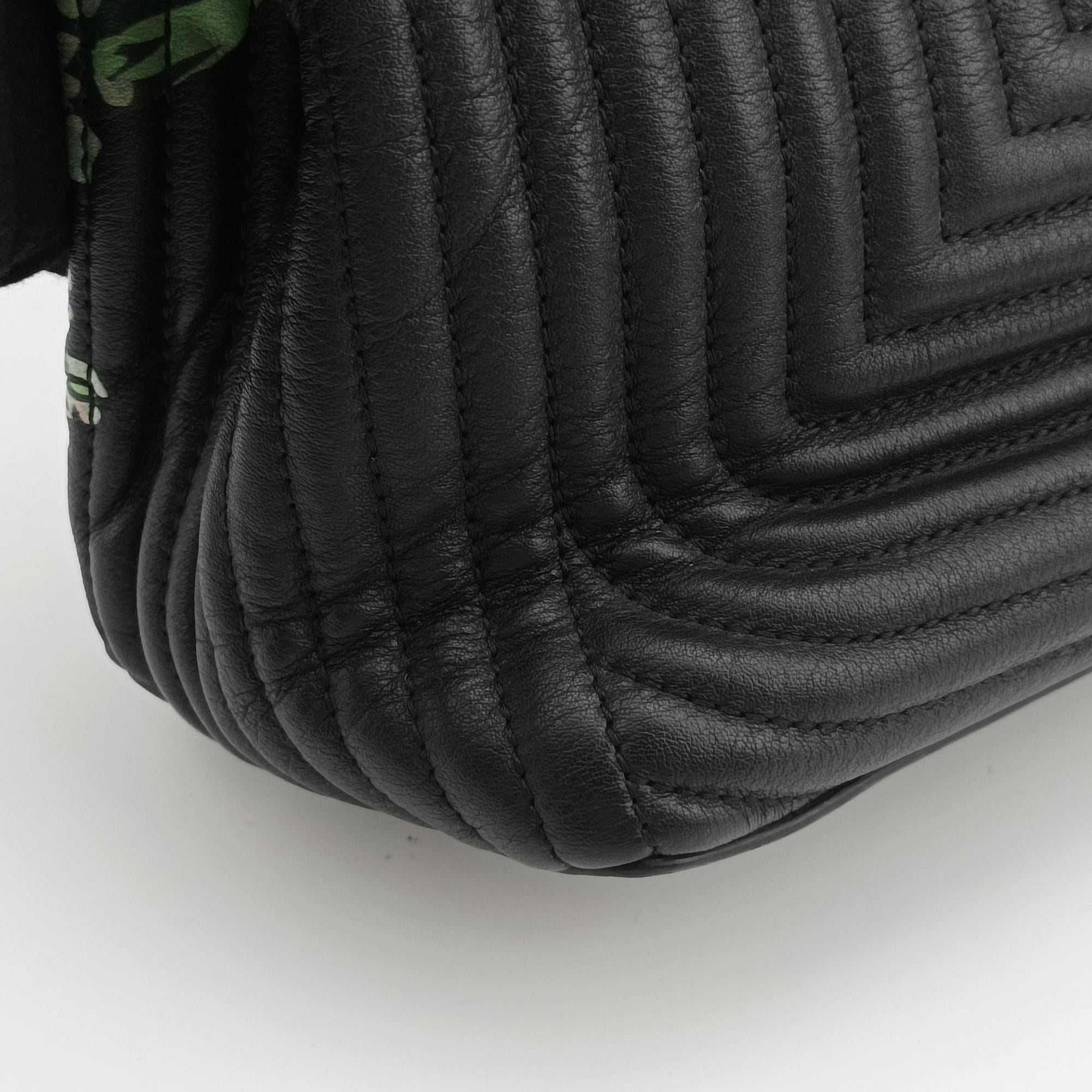 Pre-owned Fendi Dotcom Click Small Black×Multicolour Leather 8BN299 shoulderbag | stylenewstar