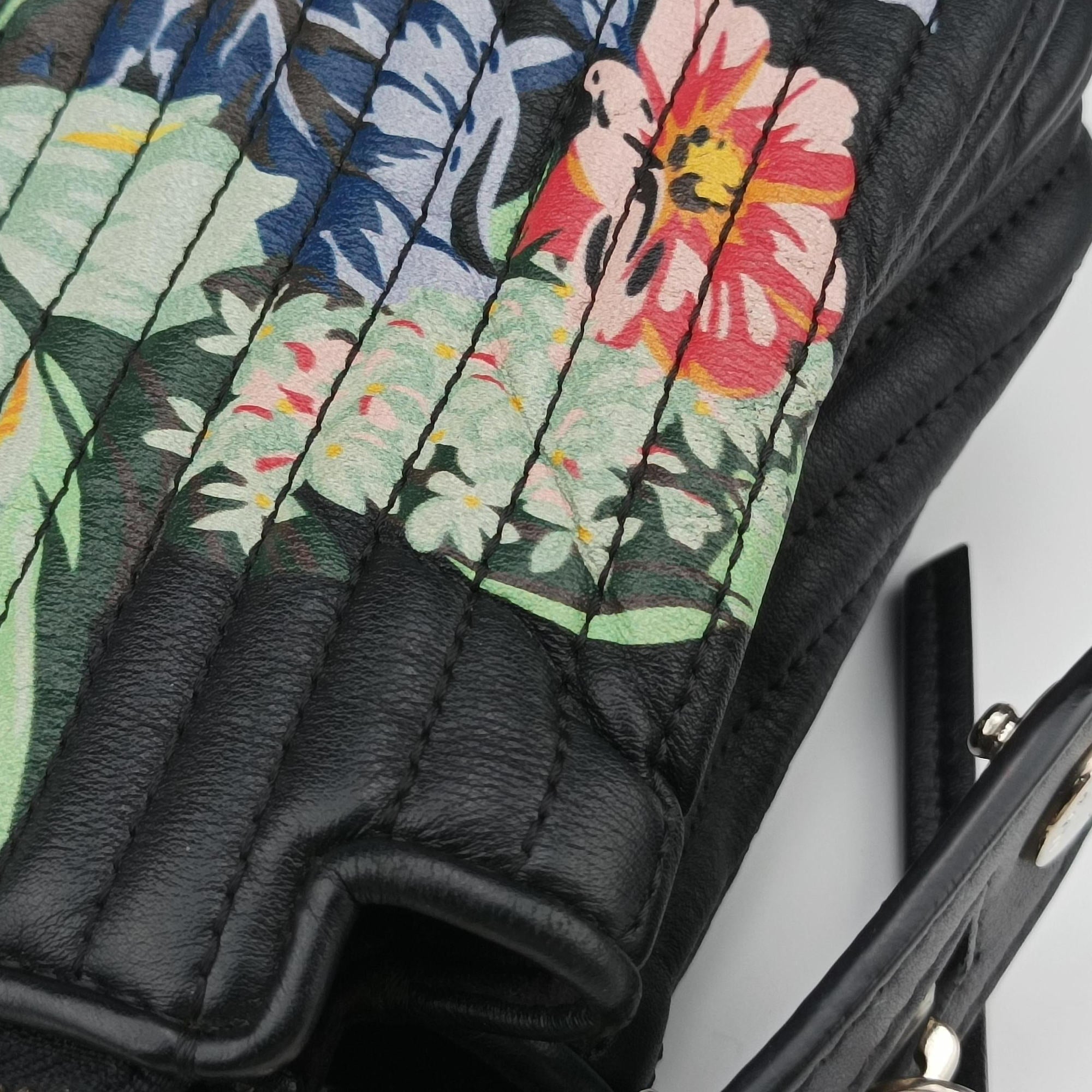 Pre-owned Fendi Dotcom Click Small Black×Multicolour Leather 8BN299 shoulderbag | stylenewstar