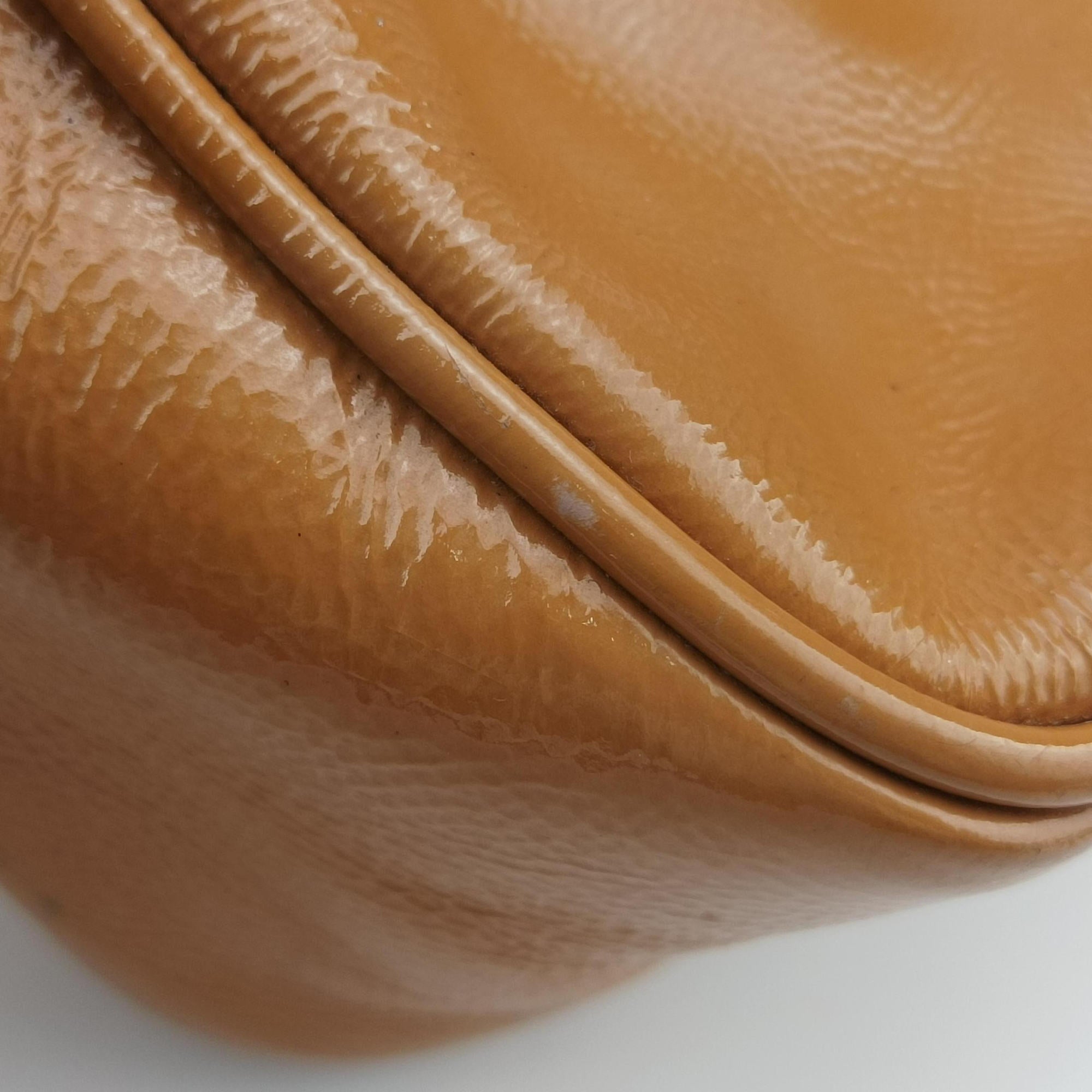 Pre-owned Gucci Soho Yellow Patent 308364 shoulderbag | stylenewstar