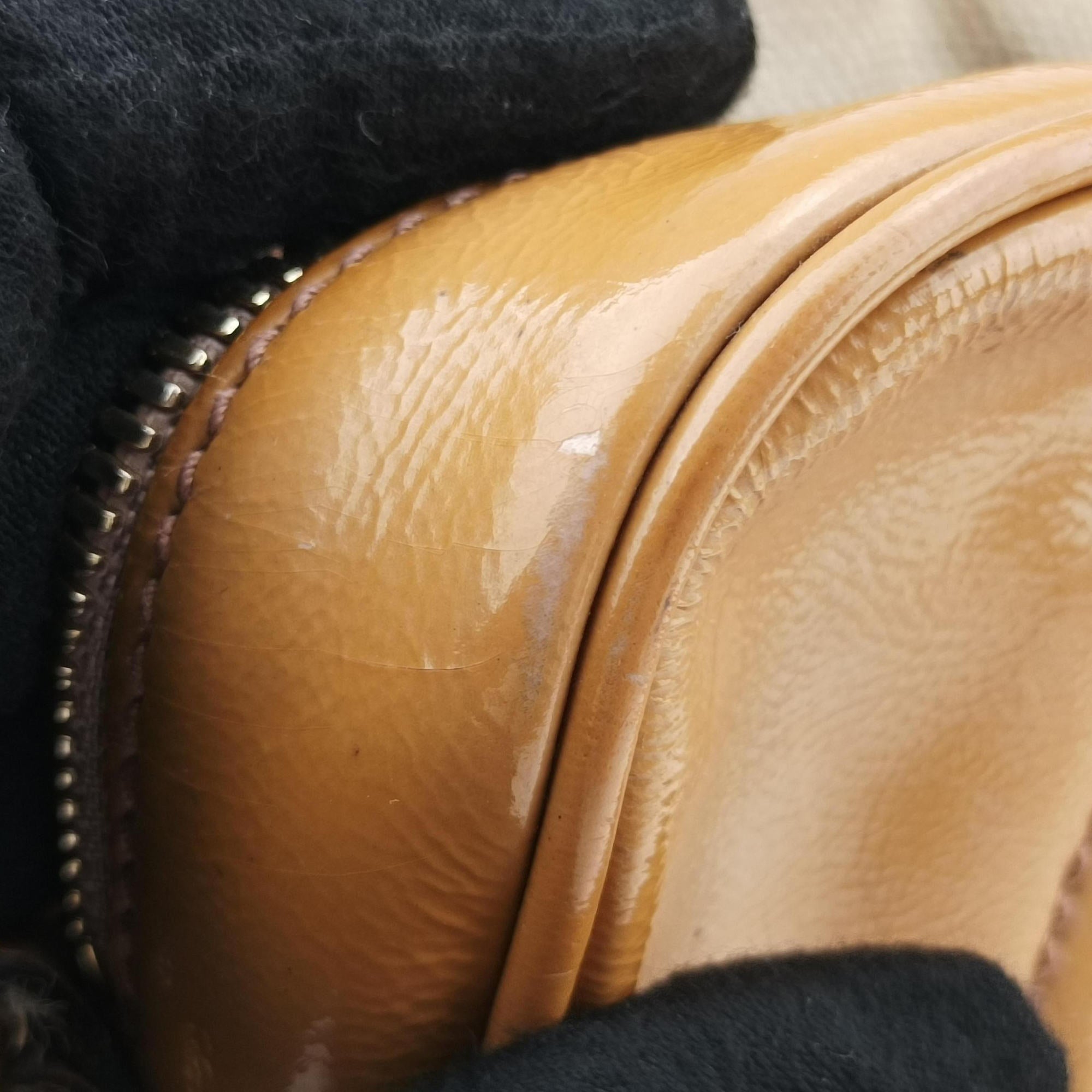 Pre-owned Gucci Soho Yellow Patent 308364 shoulderbag | stylenewstar
