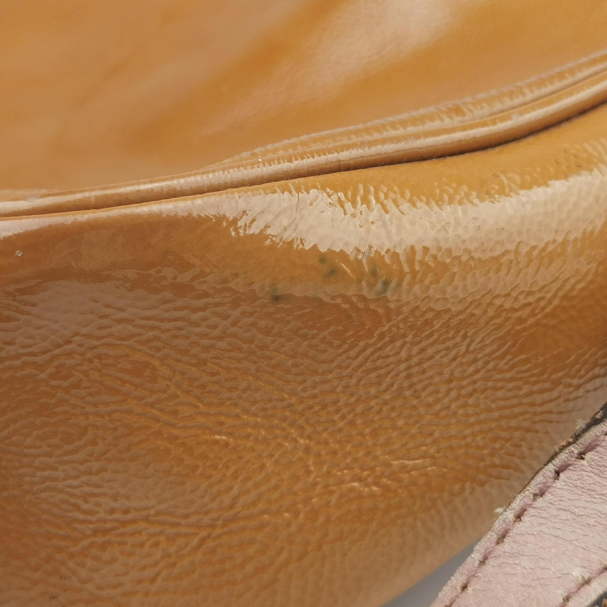 Pre-owned Gucci Soho Yellow Patent 308364 shoulderbag | stylenewstar