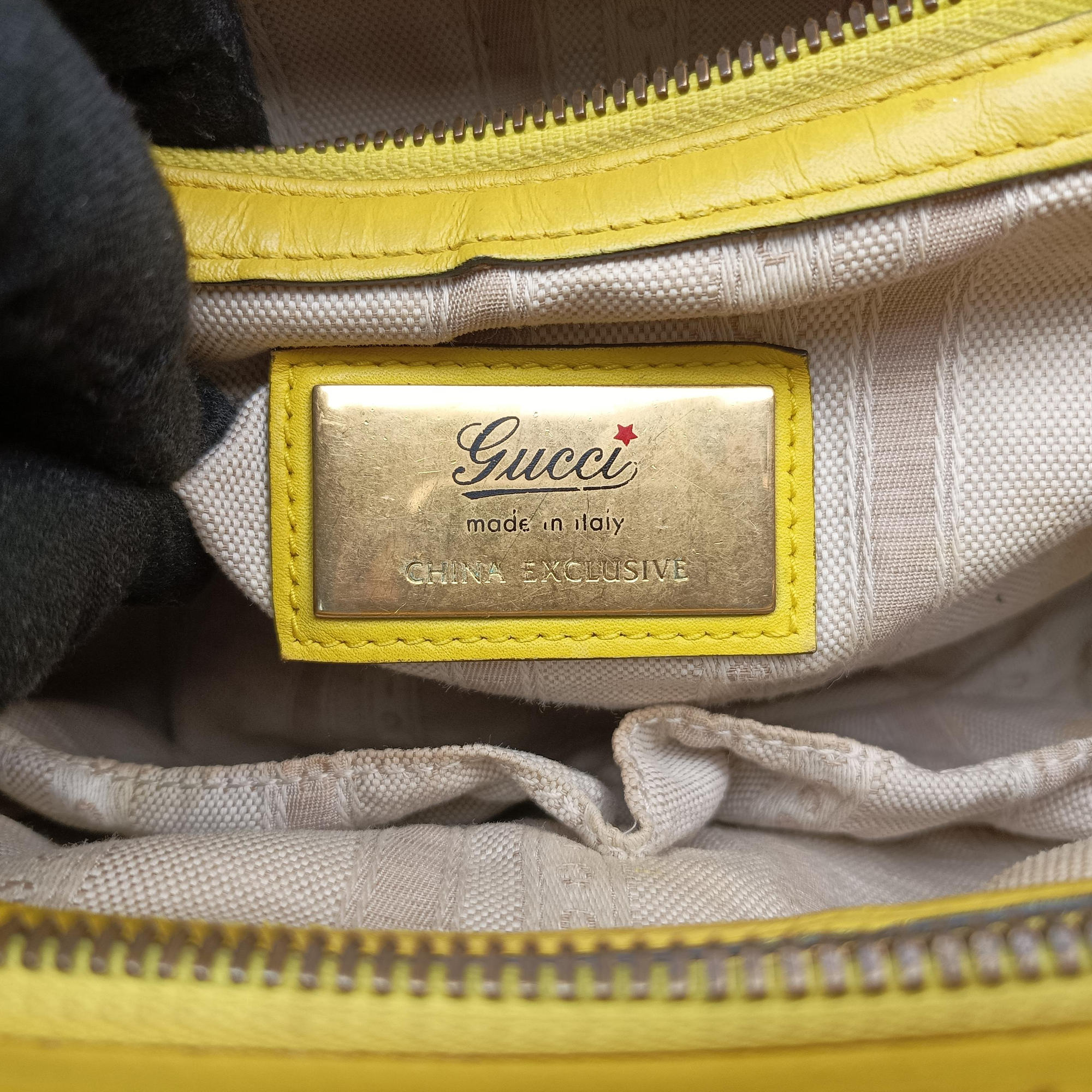 Secondhand Gucci Bright Bit Yellow Patent 371925 handbag | stylenewstar