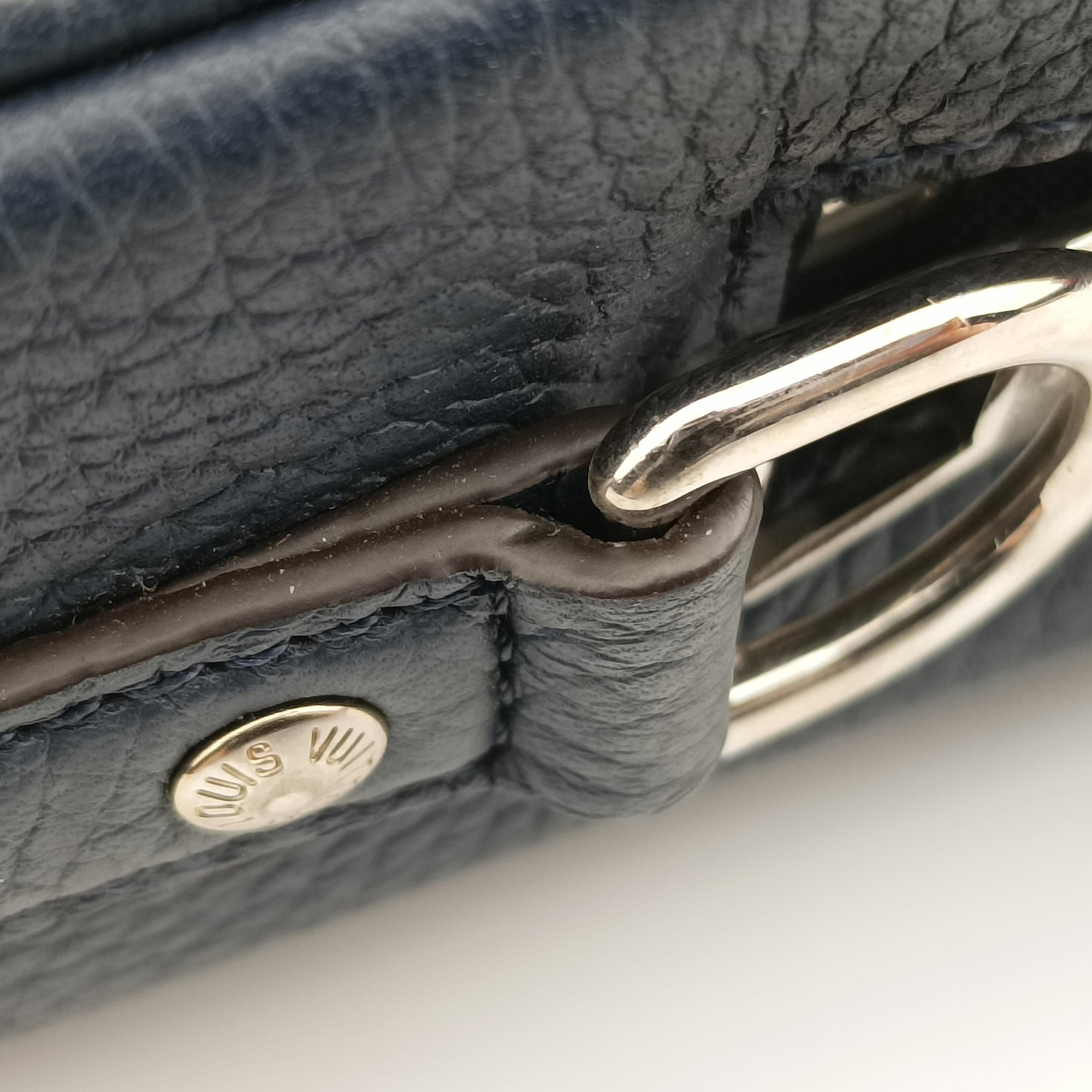 Pre-owned Louis Vuitton Armand Briefcase MM Navy Taurillon leather M54380 shoulderbag | stylenewstar