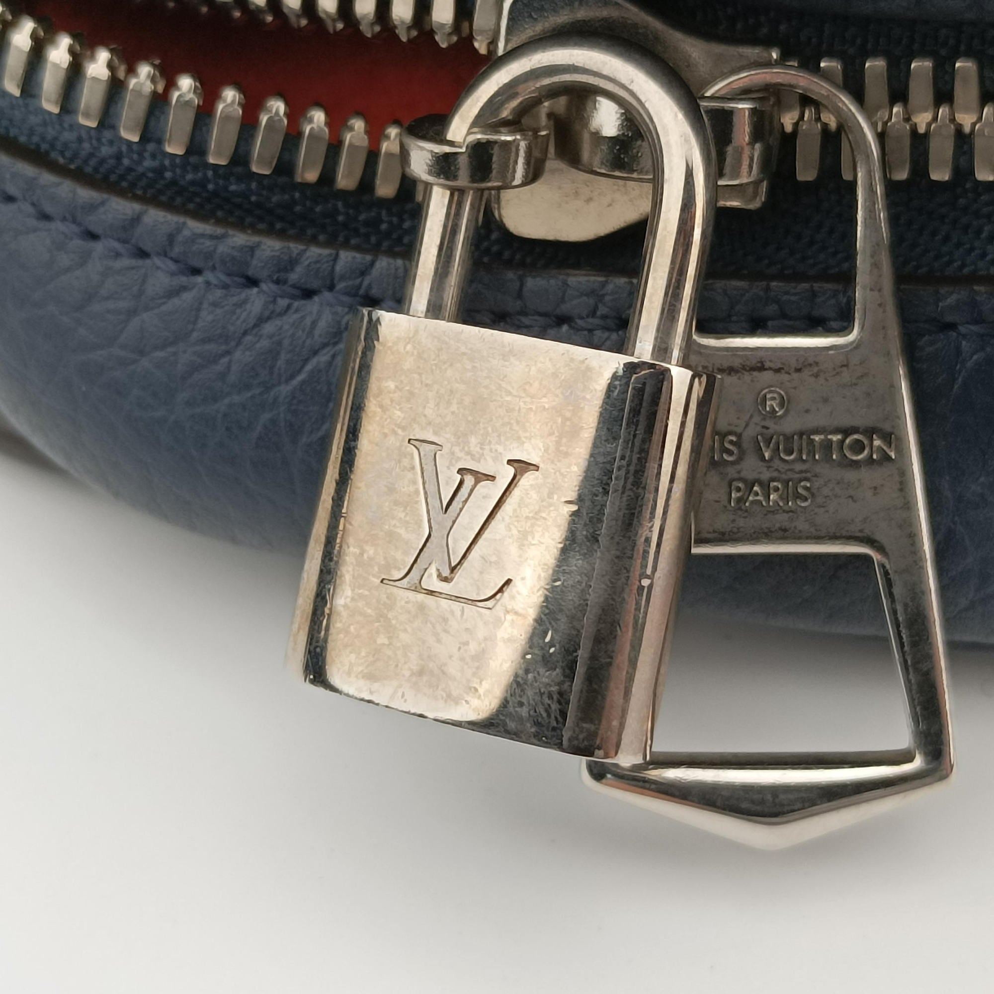 Pre-owned Louis Vuitton Armand Briefcase MM Navy Taurillon leather M54380 shoulderbag | stylenewstar
