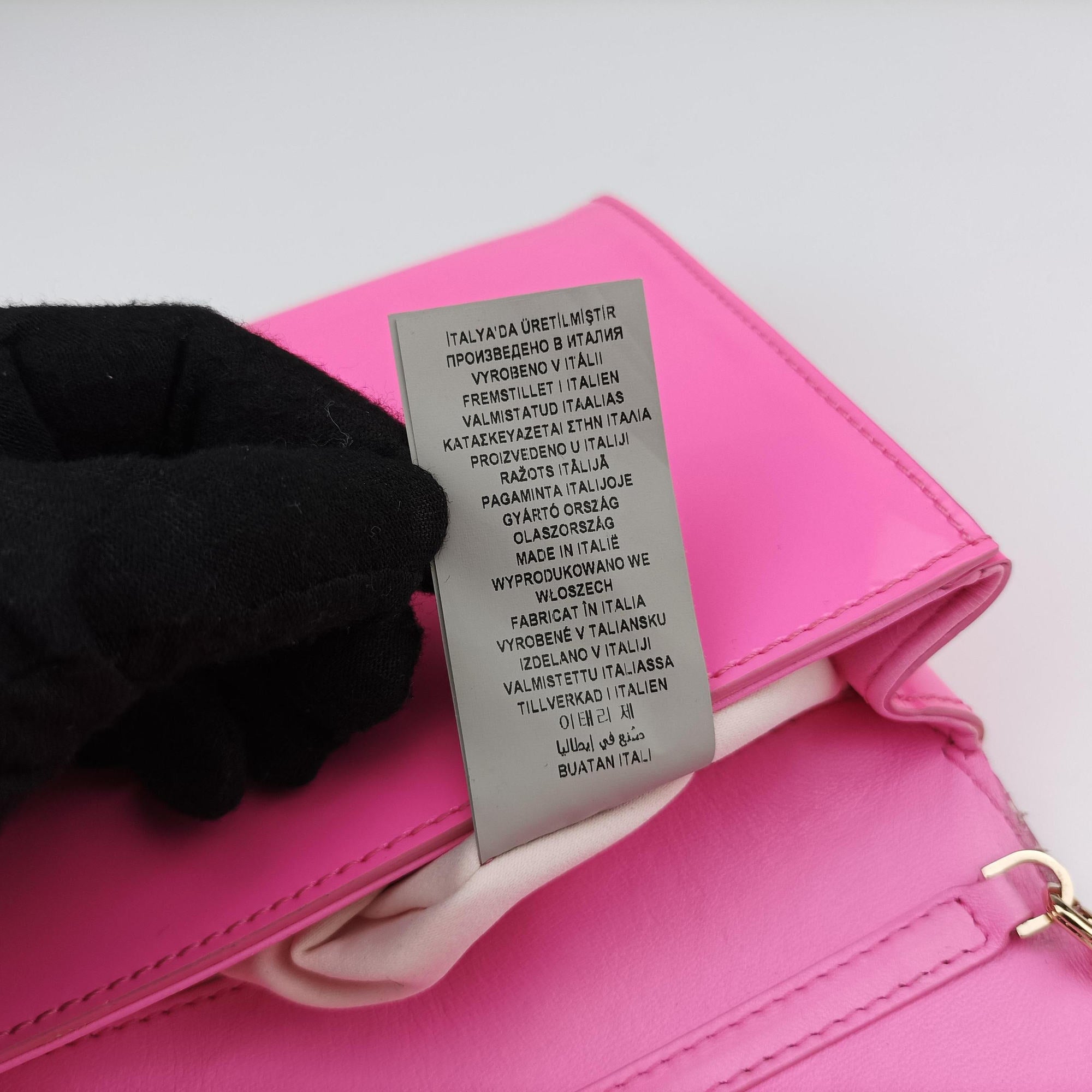 Vintage VERSACE Medusa Pink Patent  shoulderbag | stylenewstar