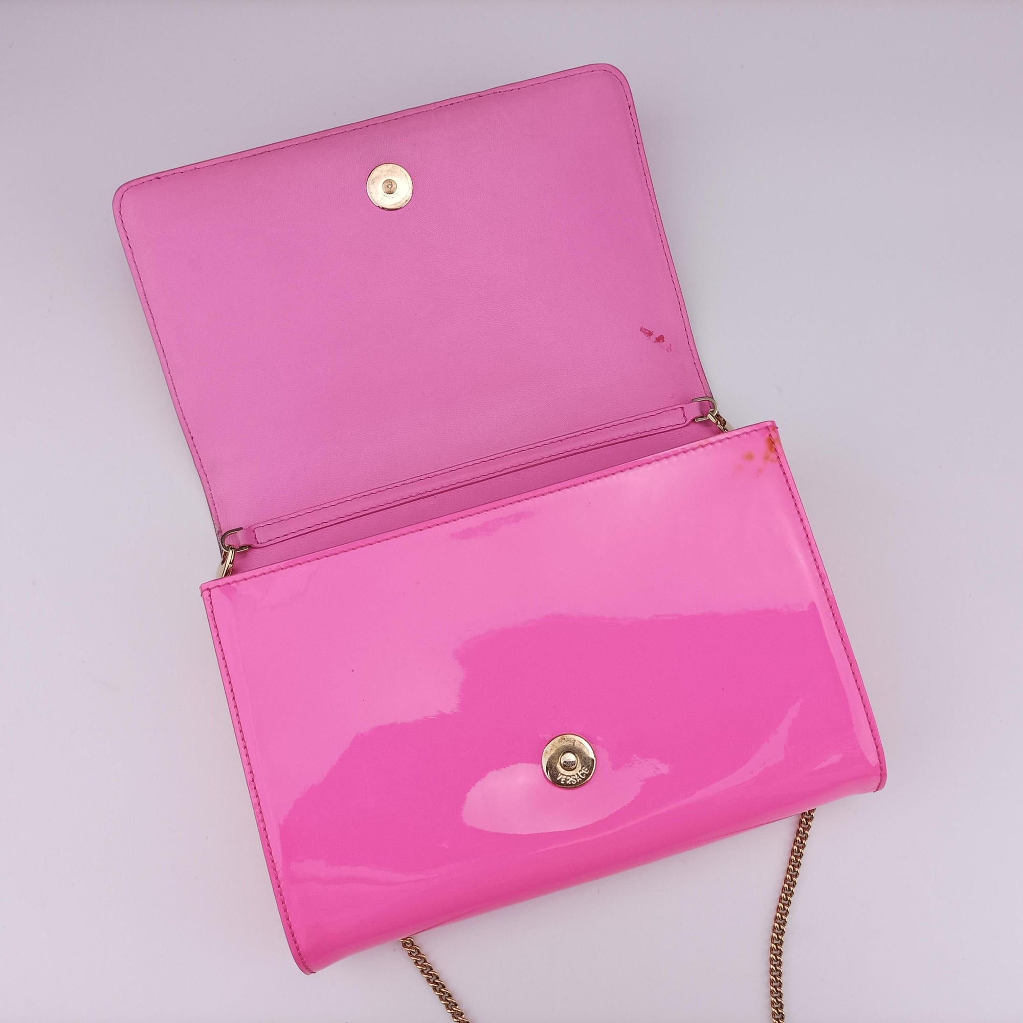 Vintage VERSACE Medusa Pink Patent  shoulderbag | stylenewstar