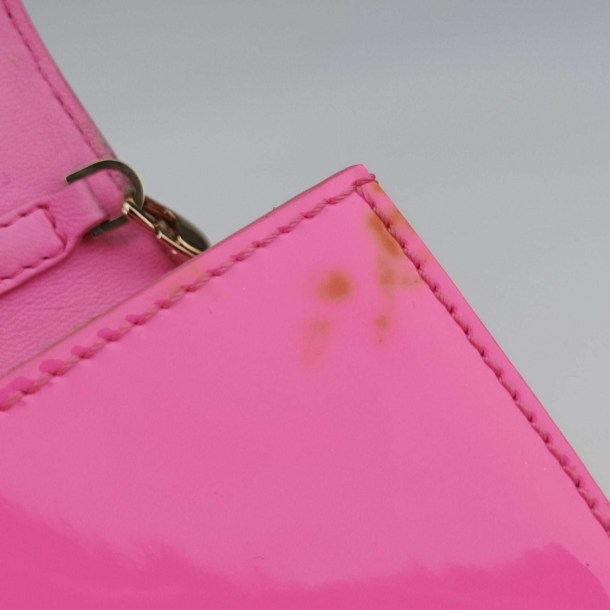 Vintage VERSACE Medusa Pink Patent  shoulderbag | stylenewstar