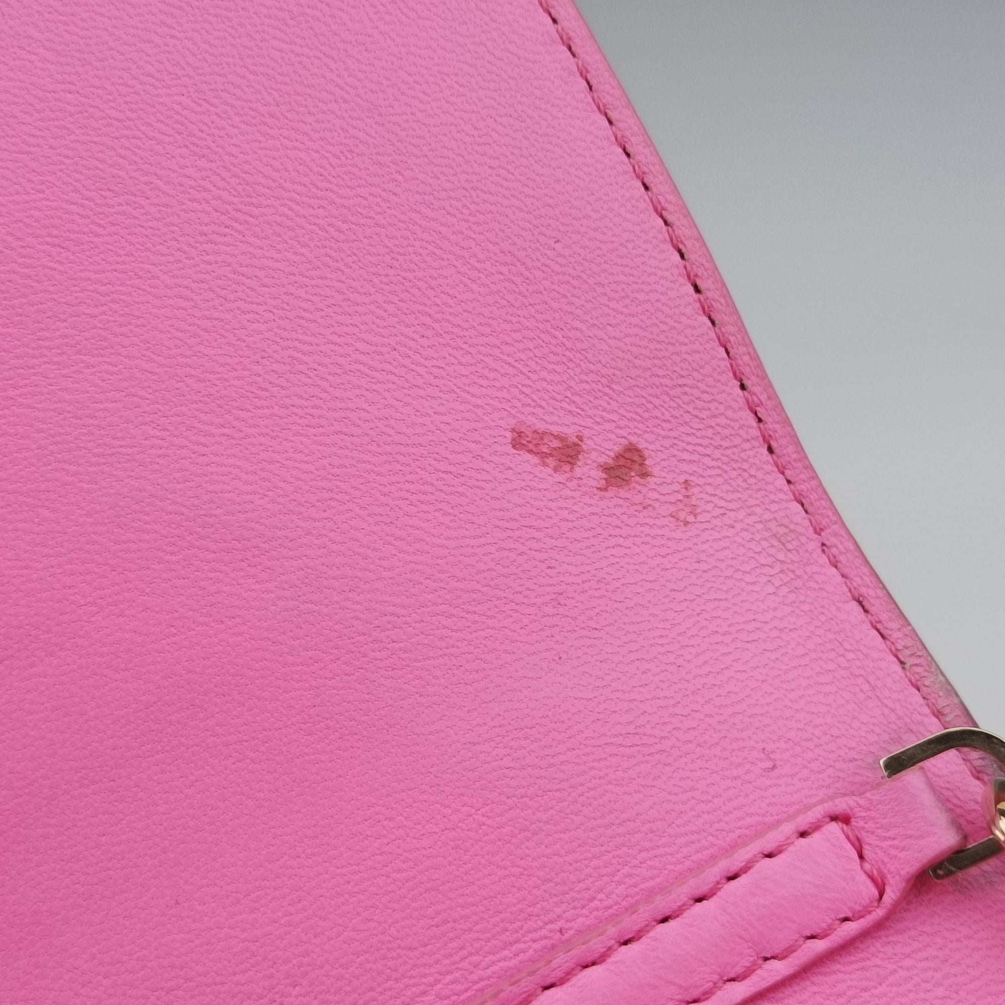 Vintage VERSACE Medusa Pink Patent  shoulderbag | stylenewstar