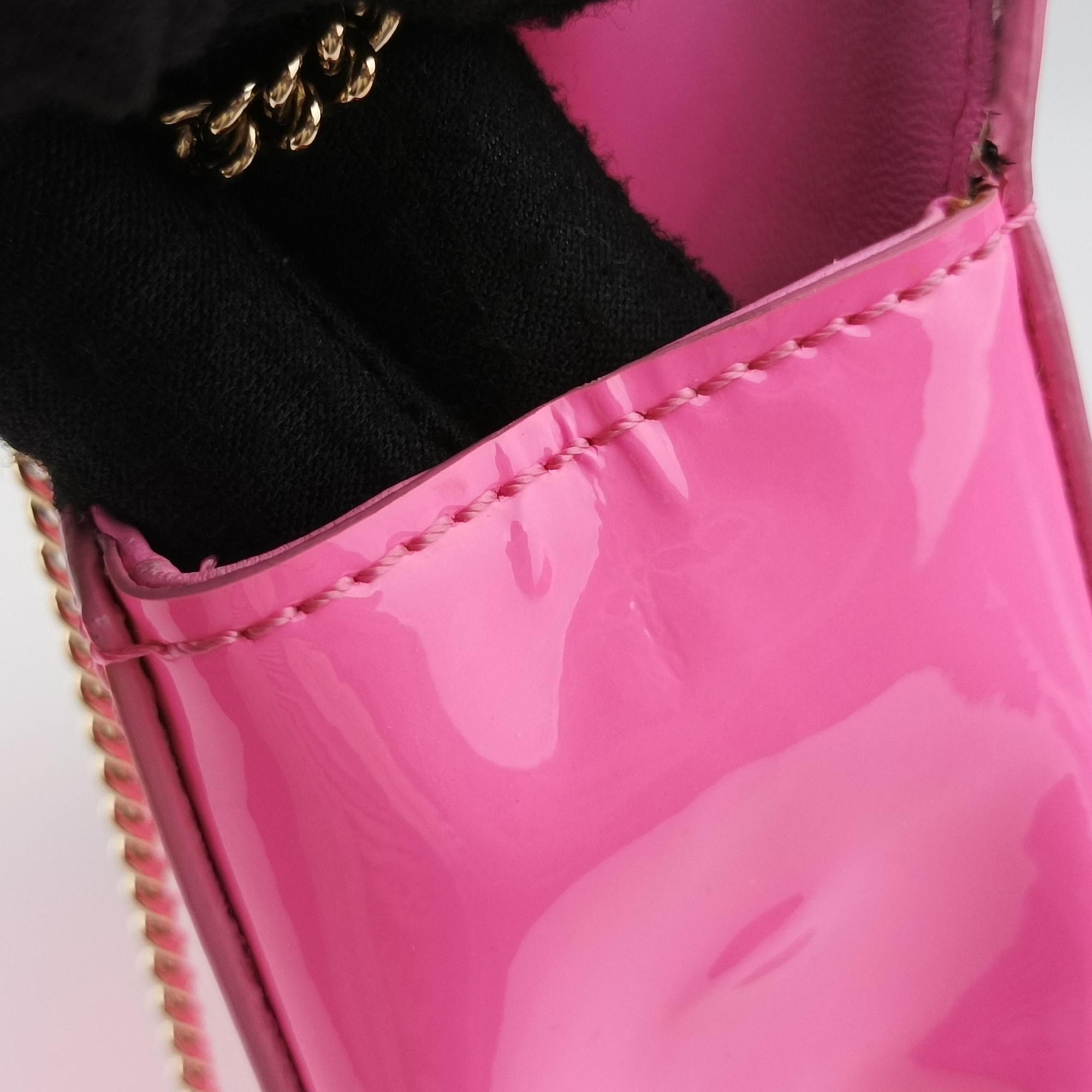 Vintage VERSACE Medusa Pink Patent  shoulderbag | stylenewstar