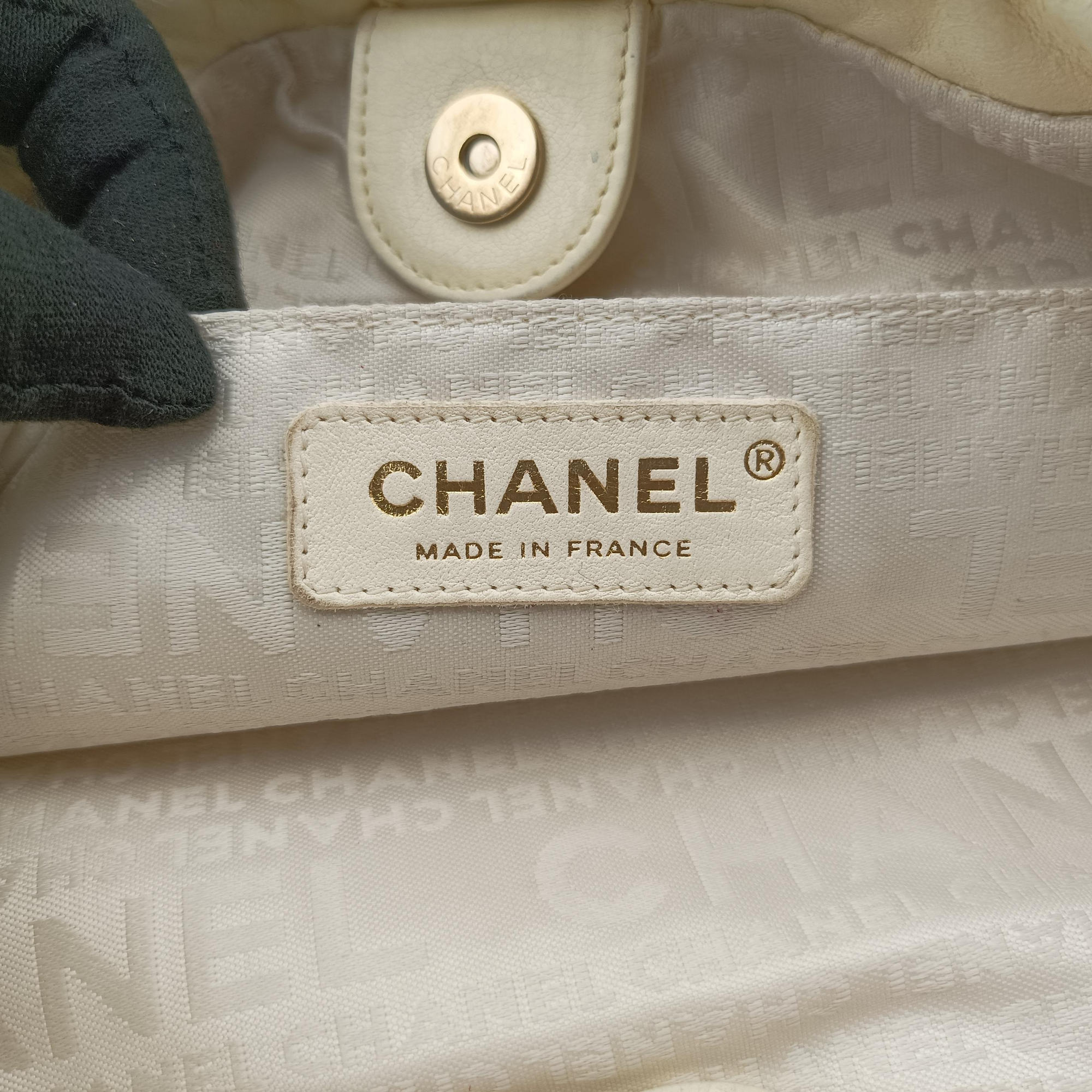 Pre-owned Chanel Wild Stitch Camellia Cream lambskin A25484 shoulderbag | stylenewstar