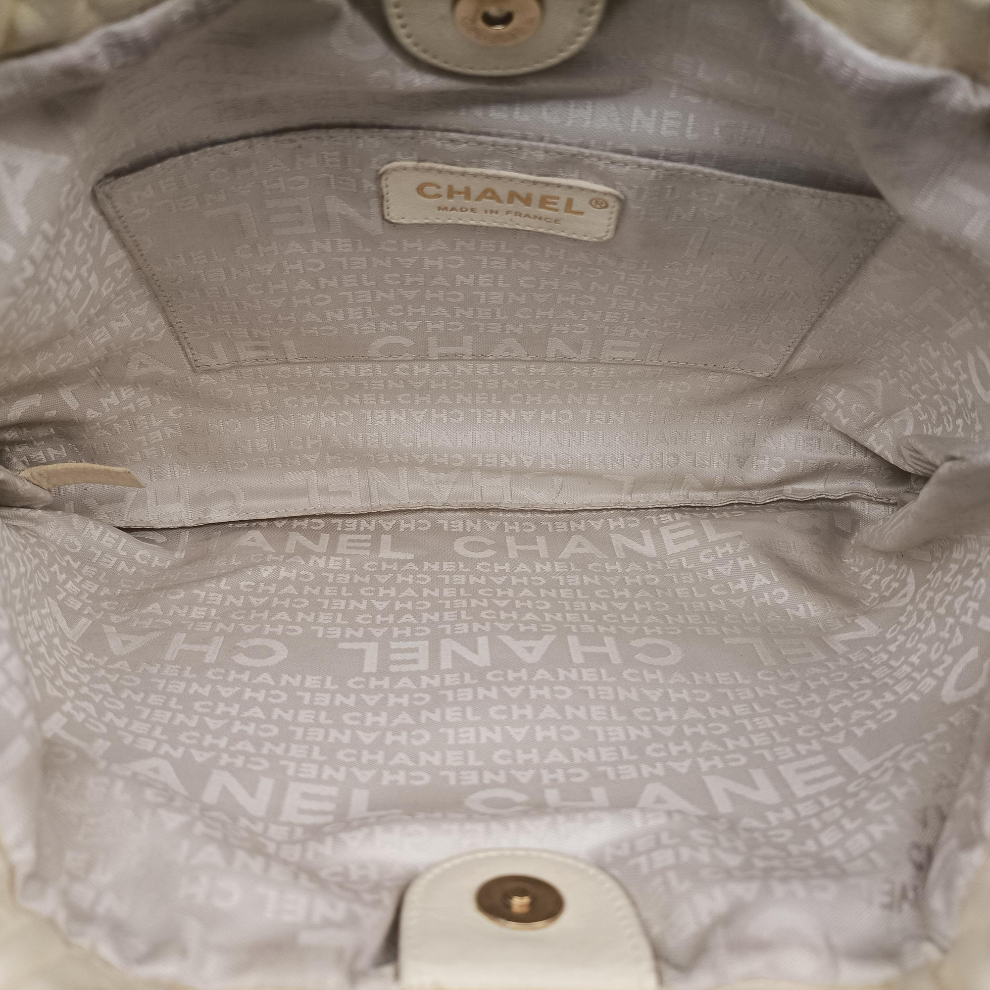 Pre-owned Chanel Wild Stitch Camellia Cream lambskin A25484 shoulderbag | stylenewstar