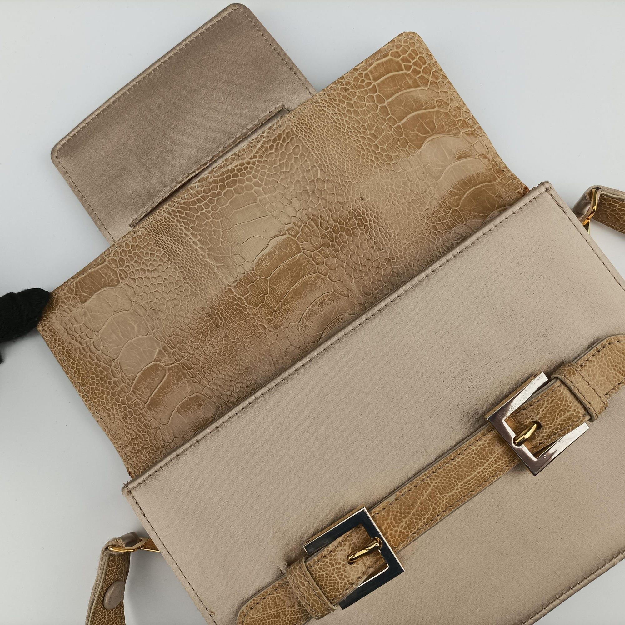 Pre-owned Fendi Square Flap Beige silk×leather 831507 handbag | stylenewstar