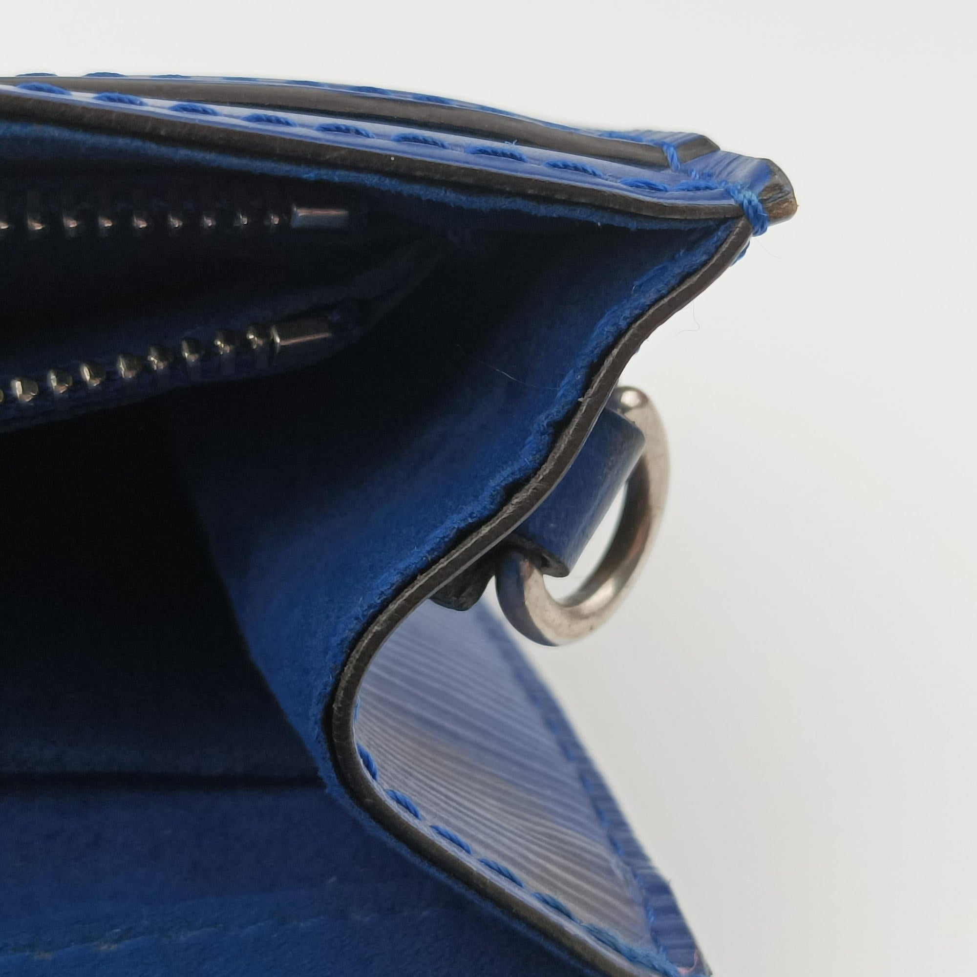 Pre-owned Louis Vuitton Pochette Louise PM blue epi  shoulderbag | stylenewstar