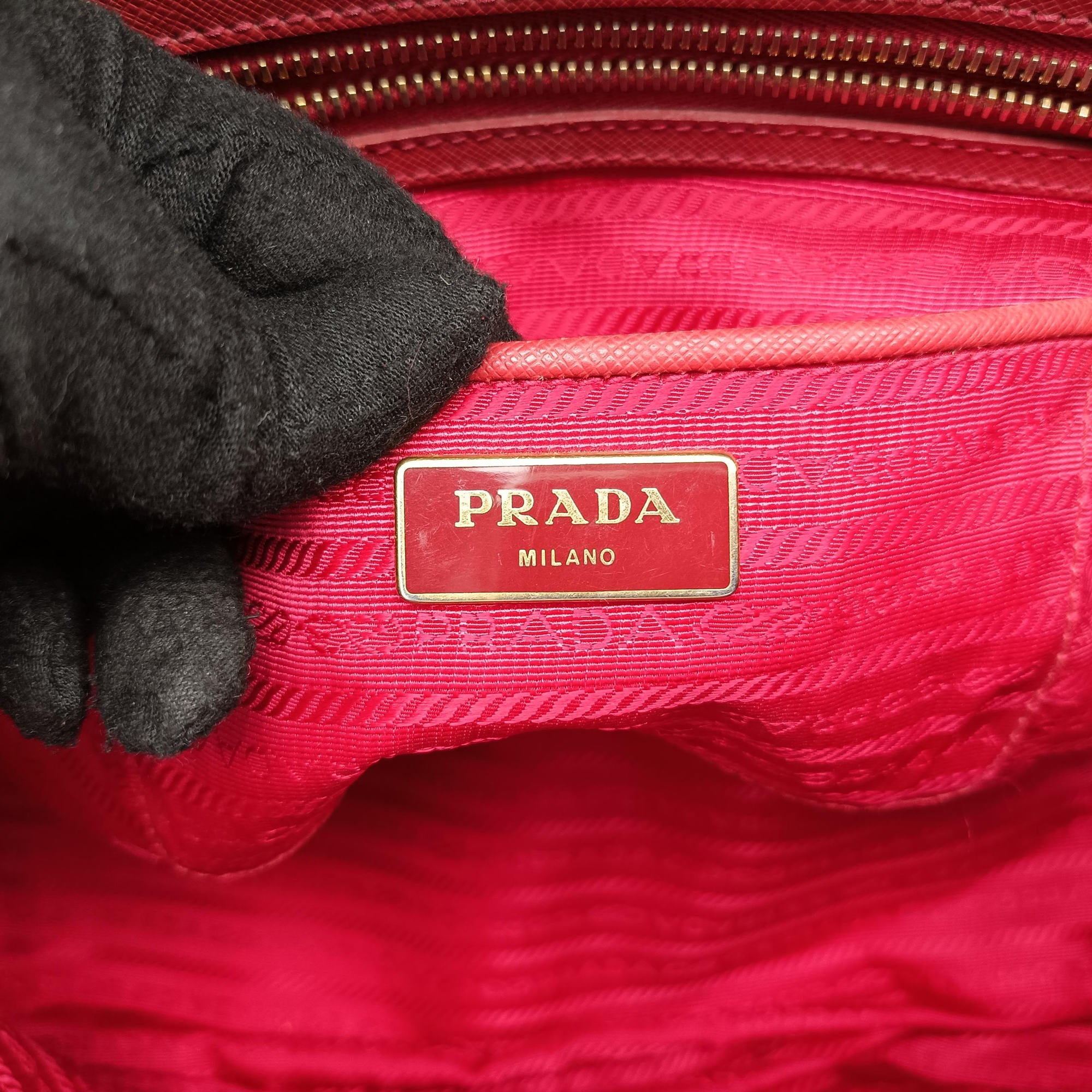 Pre-owned Prada Galleria Red SAFFIANO Leather BN1786 handbag | stylenewstar