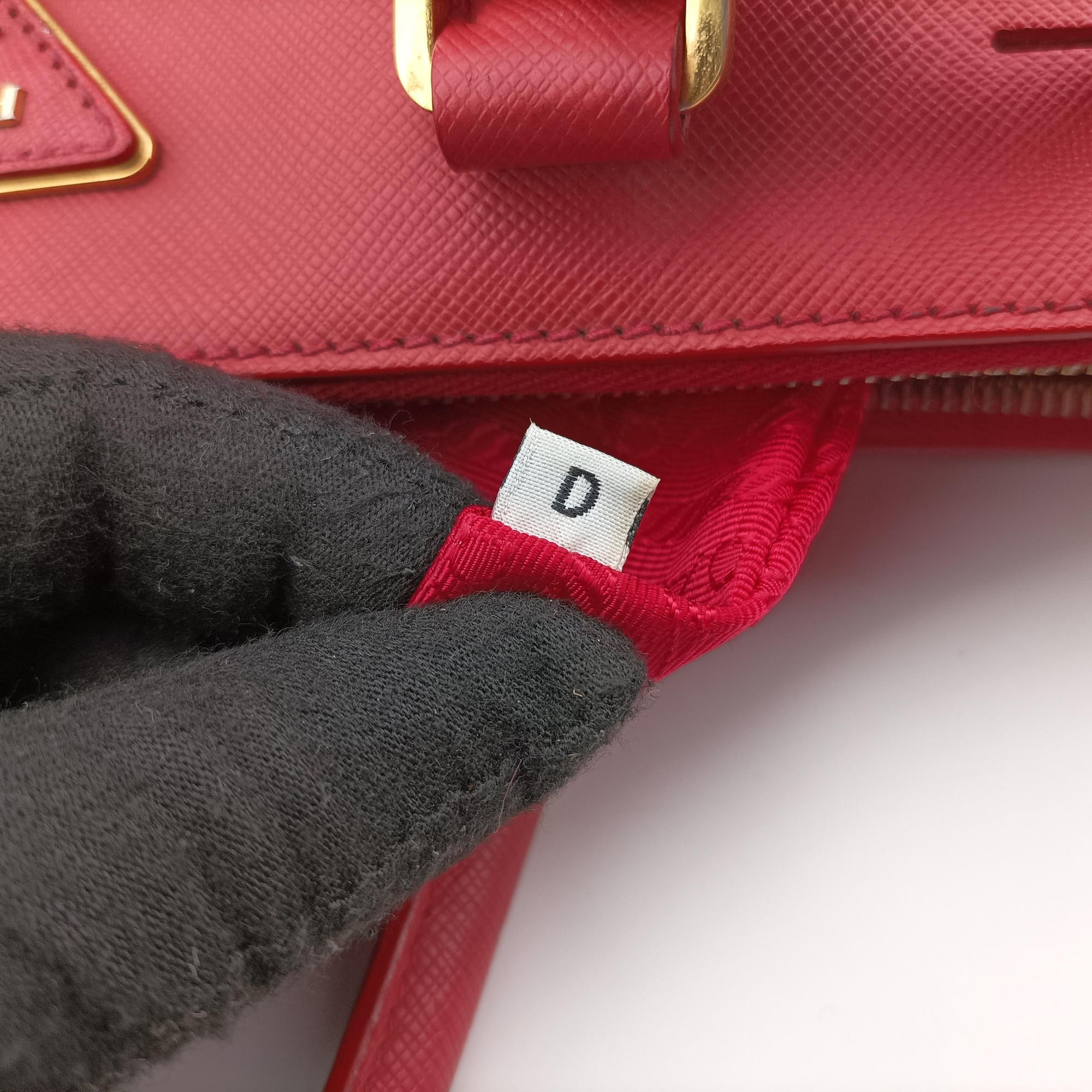 Pre-owned Prada Galleria Red SAFFIANO Leather BN1786 handbag | stylenewstar