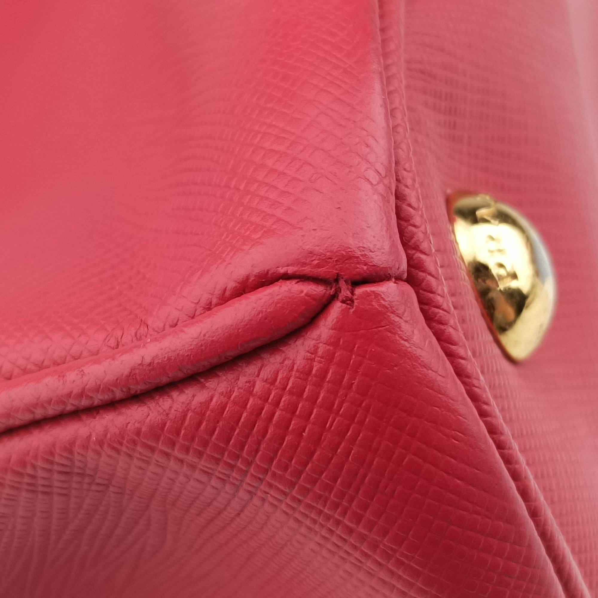 Pre-owned Prada Galleria Red SAFFIANO Leather BN1786 handbag | stylenewstar