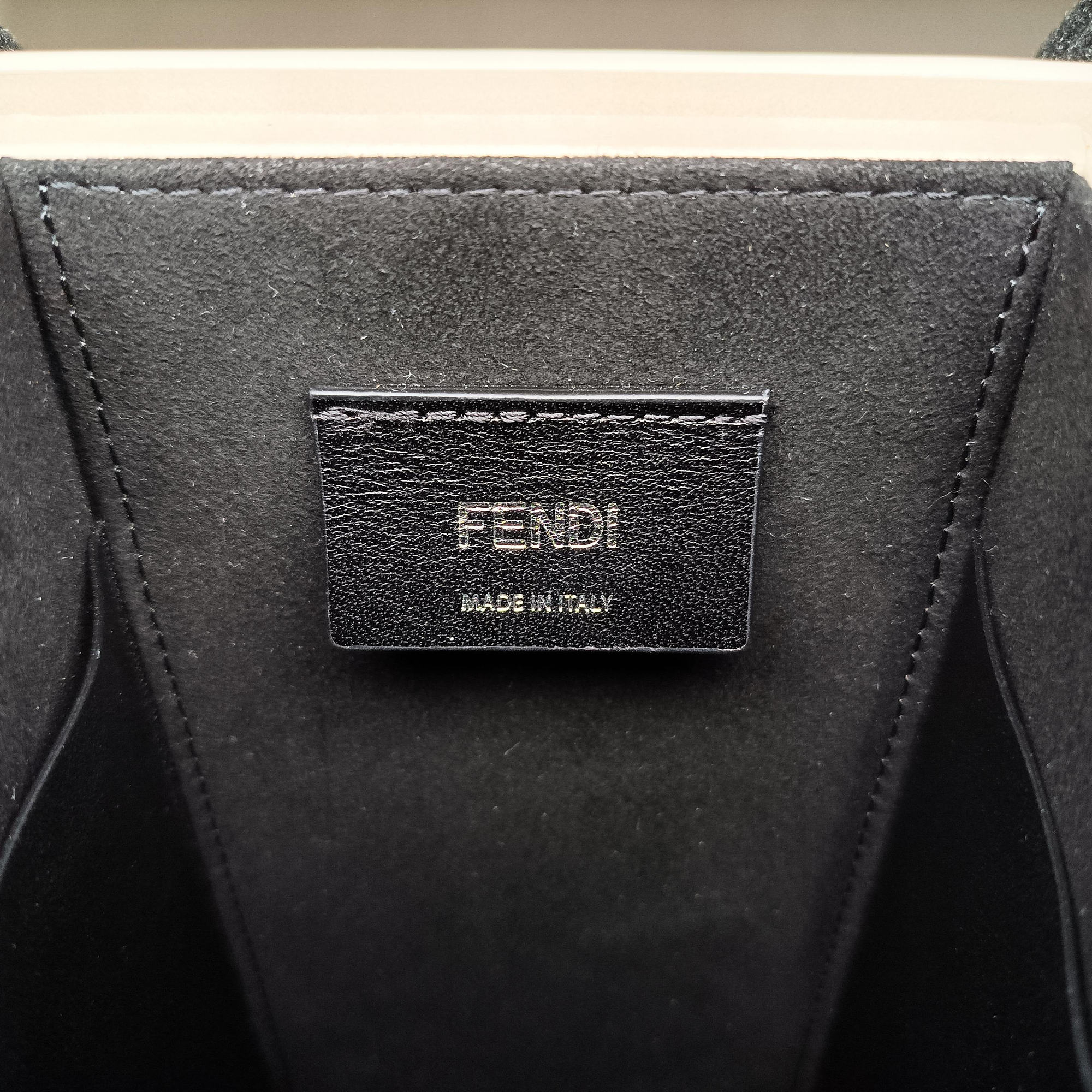 Pre-owned Fendi Vertical Box White Leather 7VA519 shoulderbag | stylenewstar