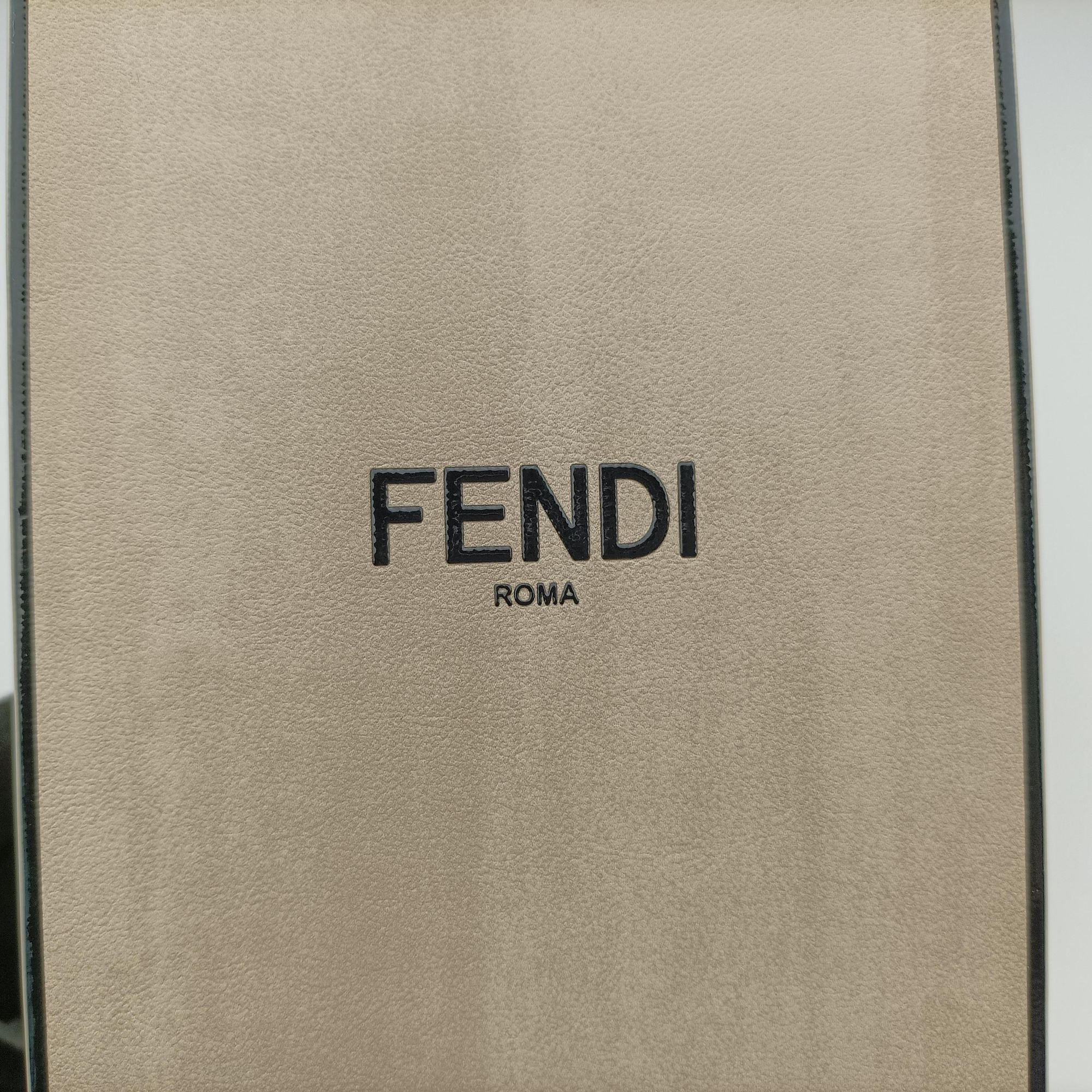 Pre-owned Fendi Vertical Box White Leather 7VA519 shoulderbag | stylenewstar