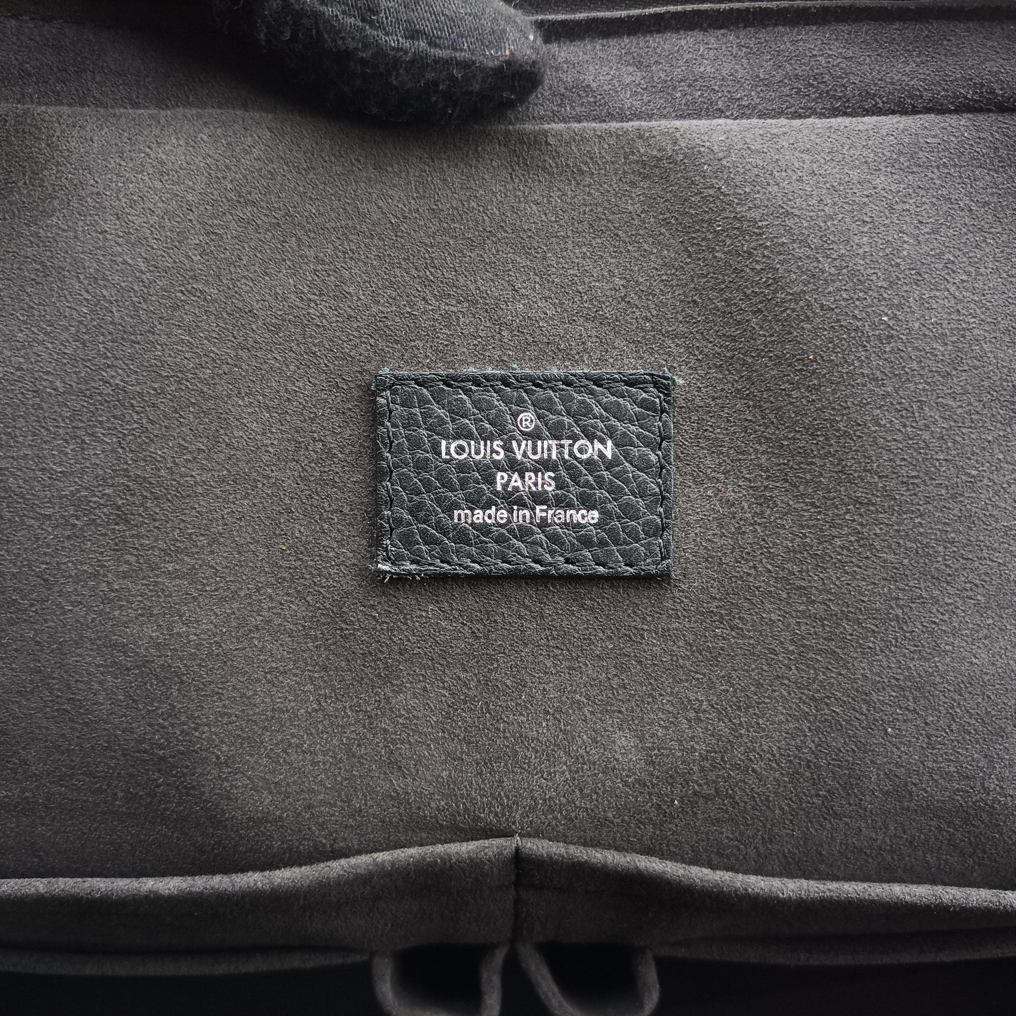Secondhand Louis Vuitton Victor Noir Taurillon Leather M41352 handbag | stylenewstar
