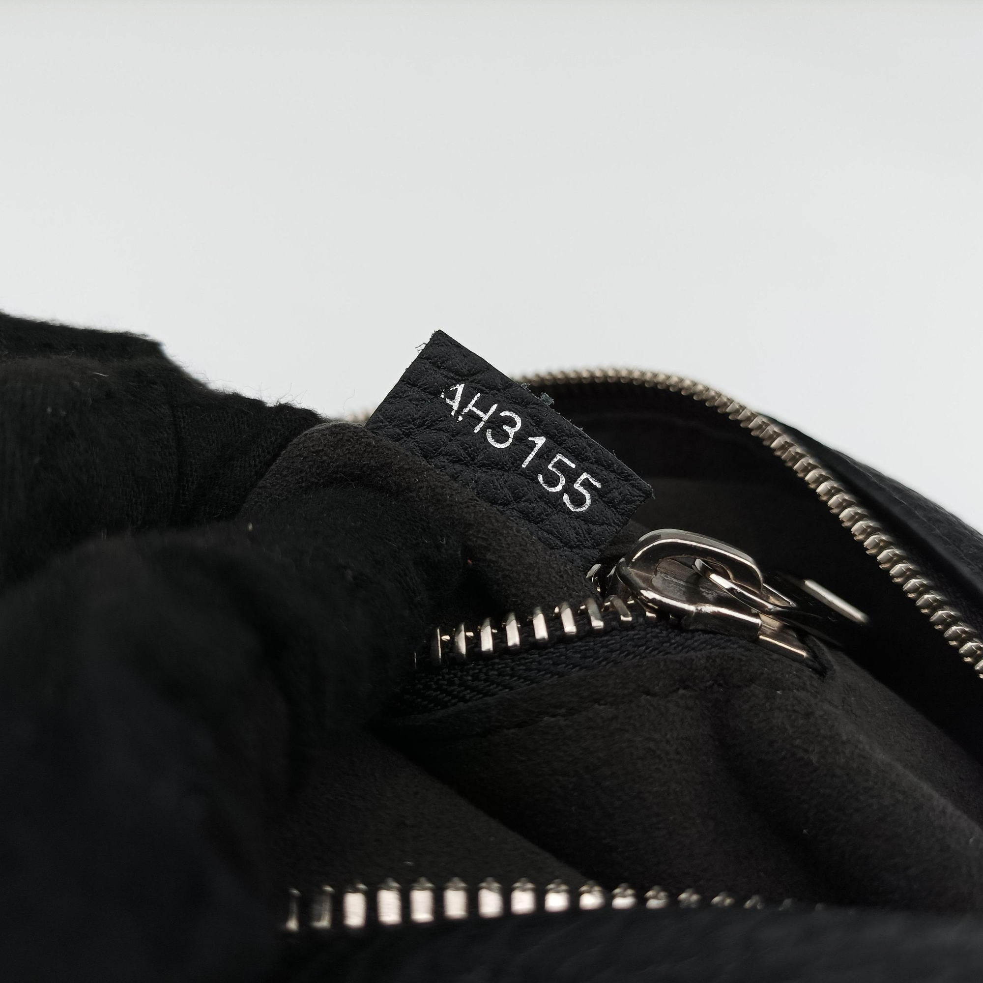 Secondhand Louis Vuitton Victor Noir Taurillon Leather M41352 handbag | stylenewstar