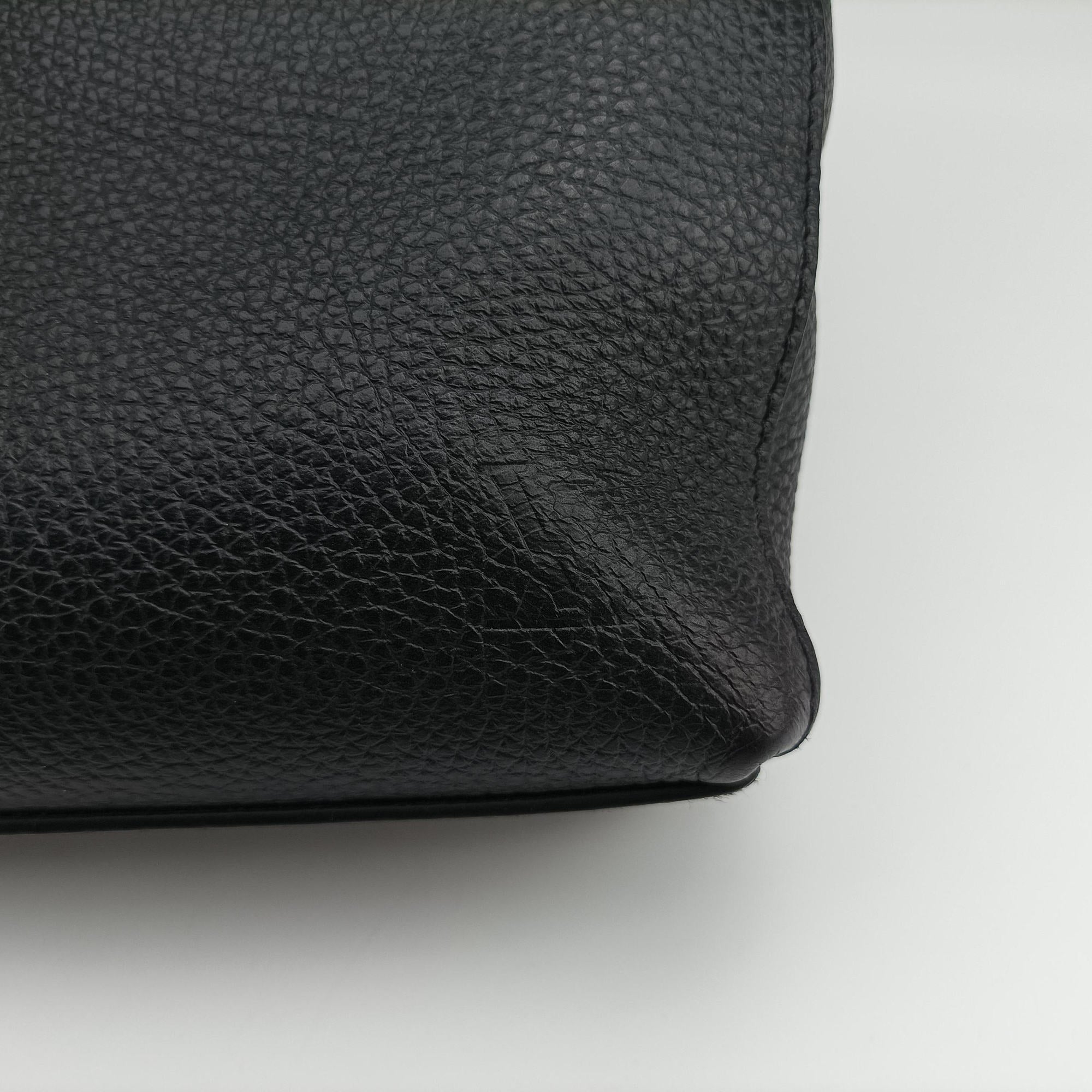 Secondhand Louis Vuitton Victor Noir Taurillon Leather M41352 handbag | stylenewstar