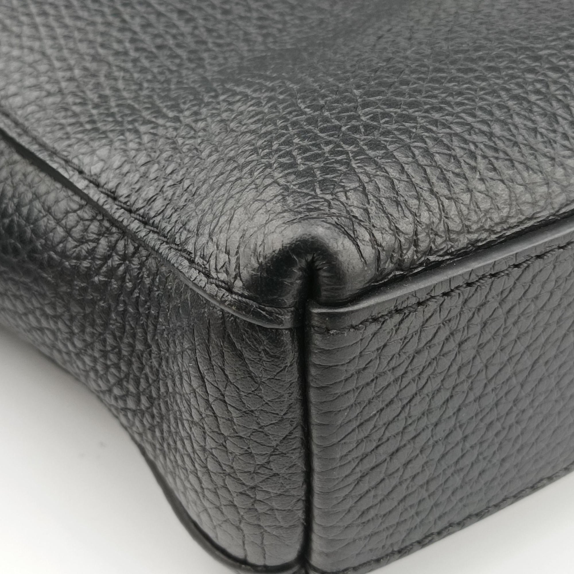Secondhand Louis Vuitton Victor Noir Taurillon Leather M41352 handbag | stylenewstar