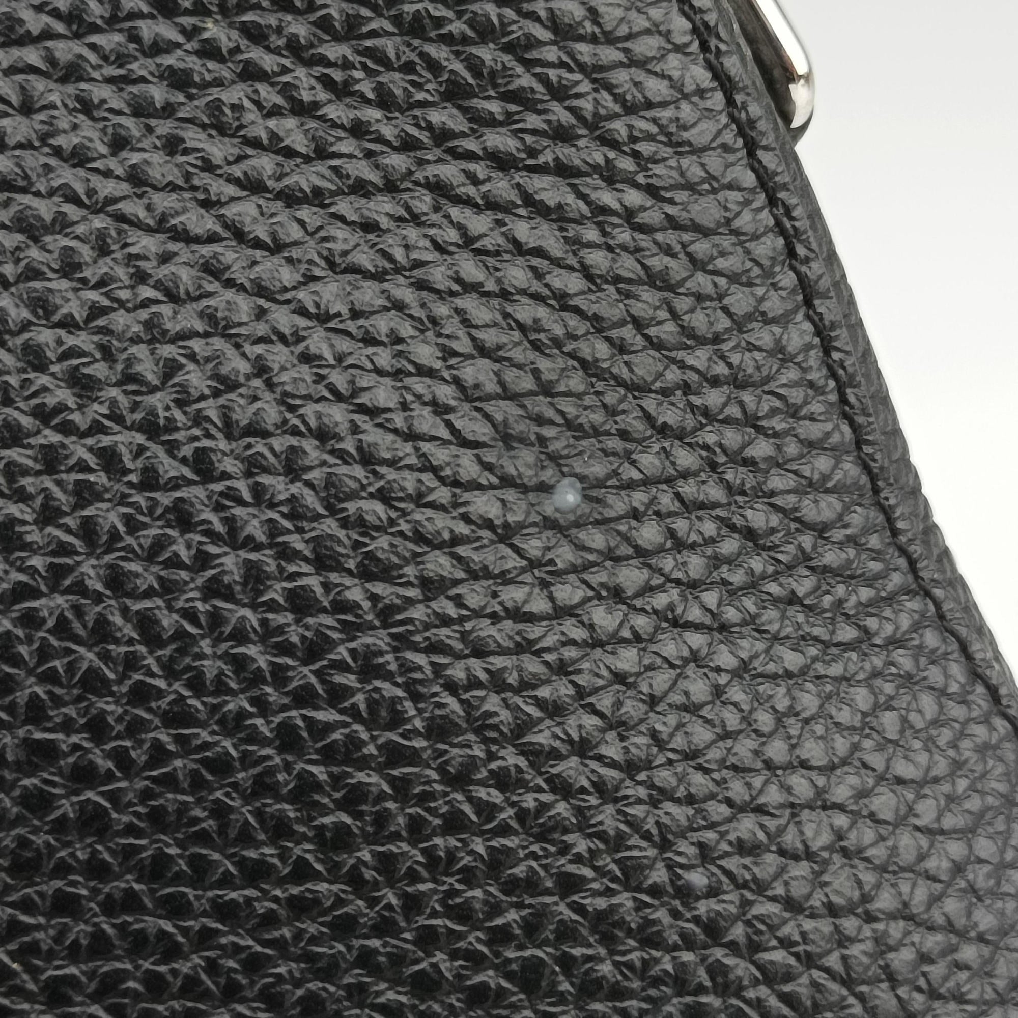 Secondhand Louis Vuitton Victor Noir Taurillon Leather M41352 handbag | stylenewstar