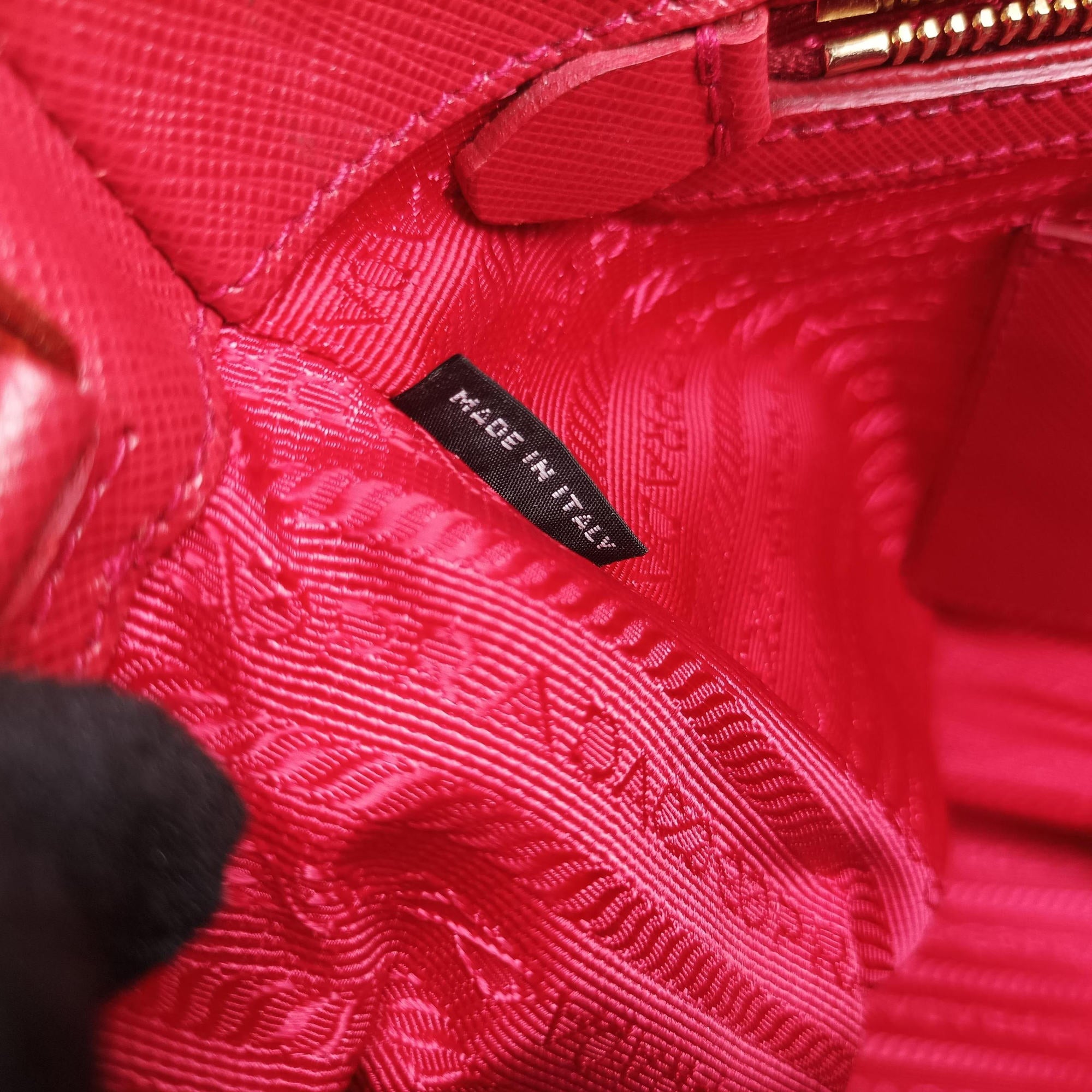 Pre-owned Prada Galleria Red SAFFIANO Leather BN1786 handbag | stylenewstar
