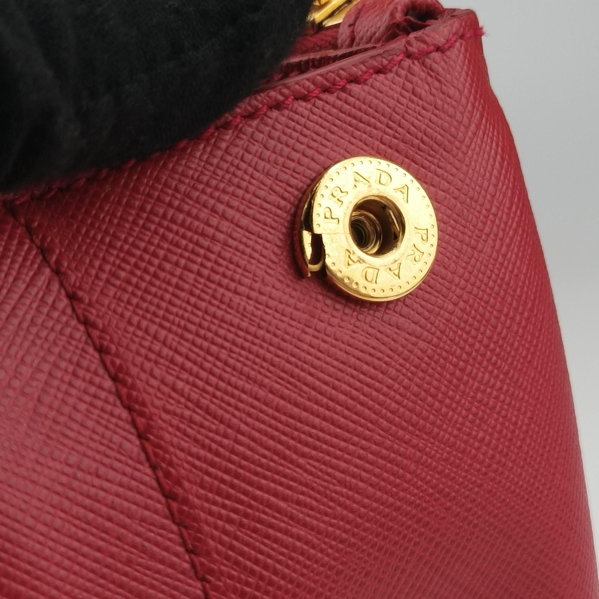 Pre-owned Prada Galleria Red SAFFIANO Leather BN1786 handbag | stylenewstar