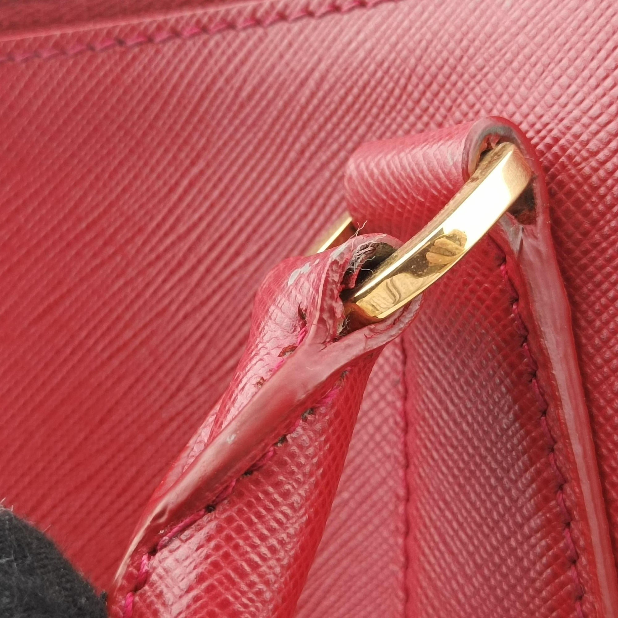 Pre-owned Prada Galleria Red SAFFIANO Leather BN1786 handbag | stylenewstar