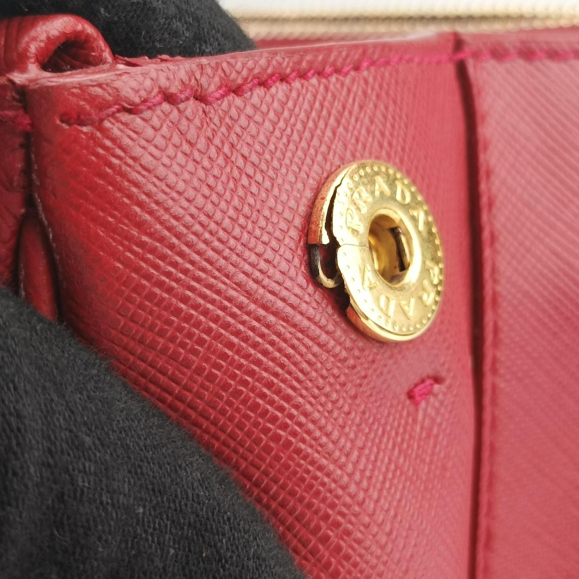 Pre-owned Prada Galleria Red SAFFIANO Leather BN1786 handbag | stylenewstar