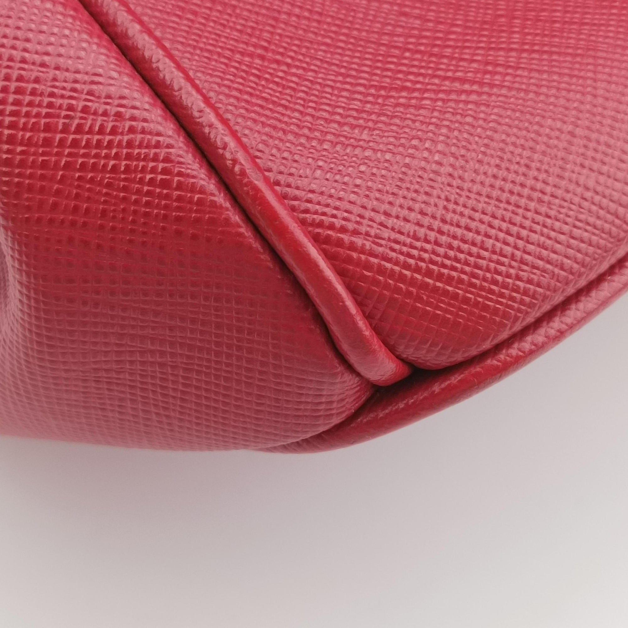 Pre-owned Prada Galleria Red SAFFIANO Leather BN1786 handbag | stylenewstar